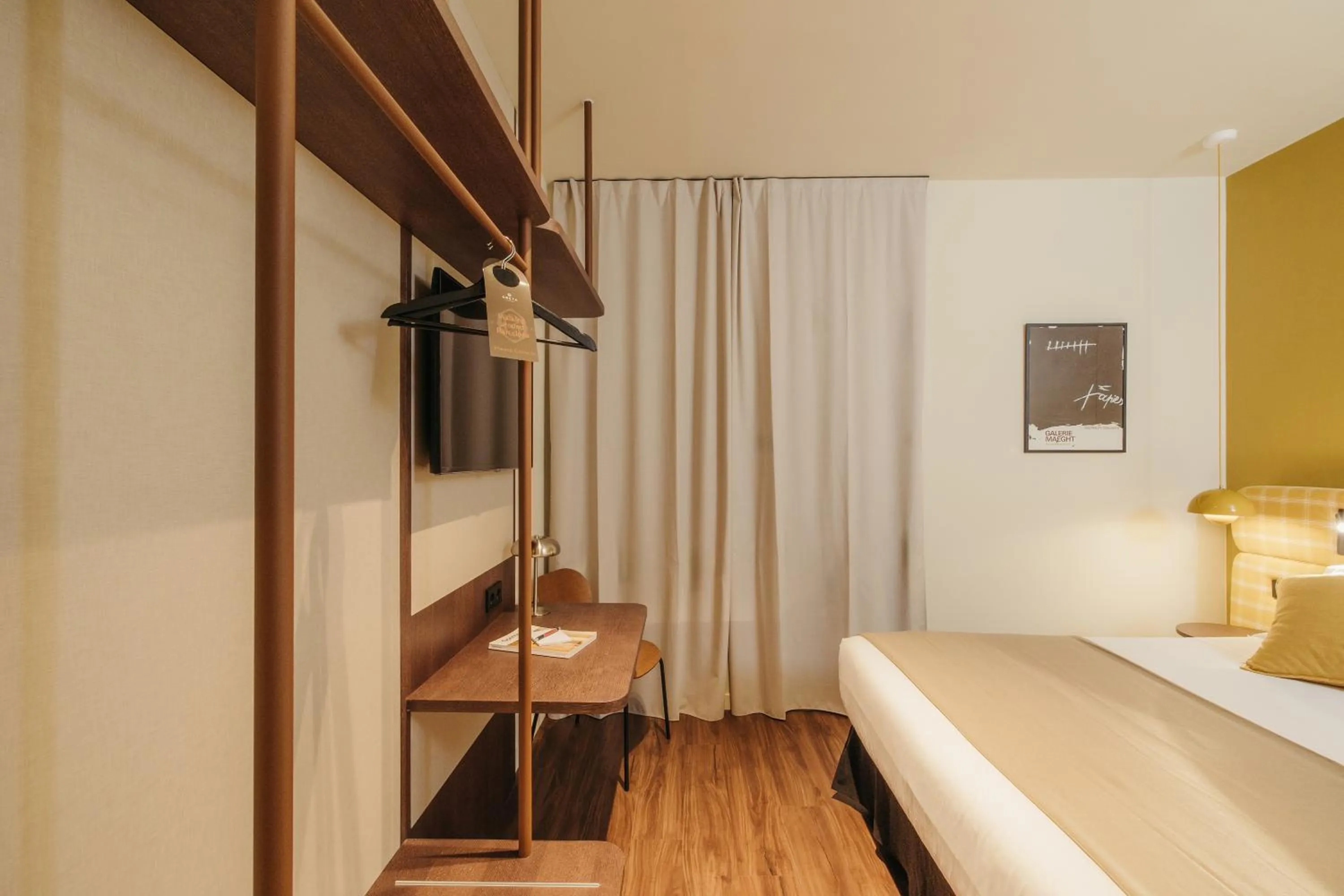 Photo of the whole room, Bed in H Regas Adults Only