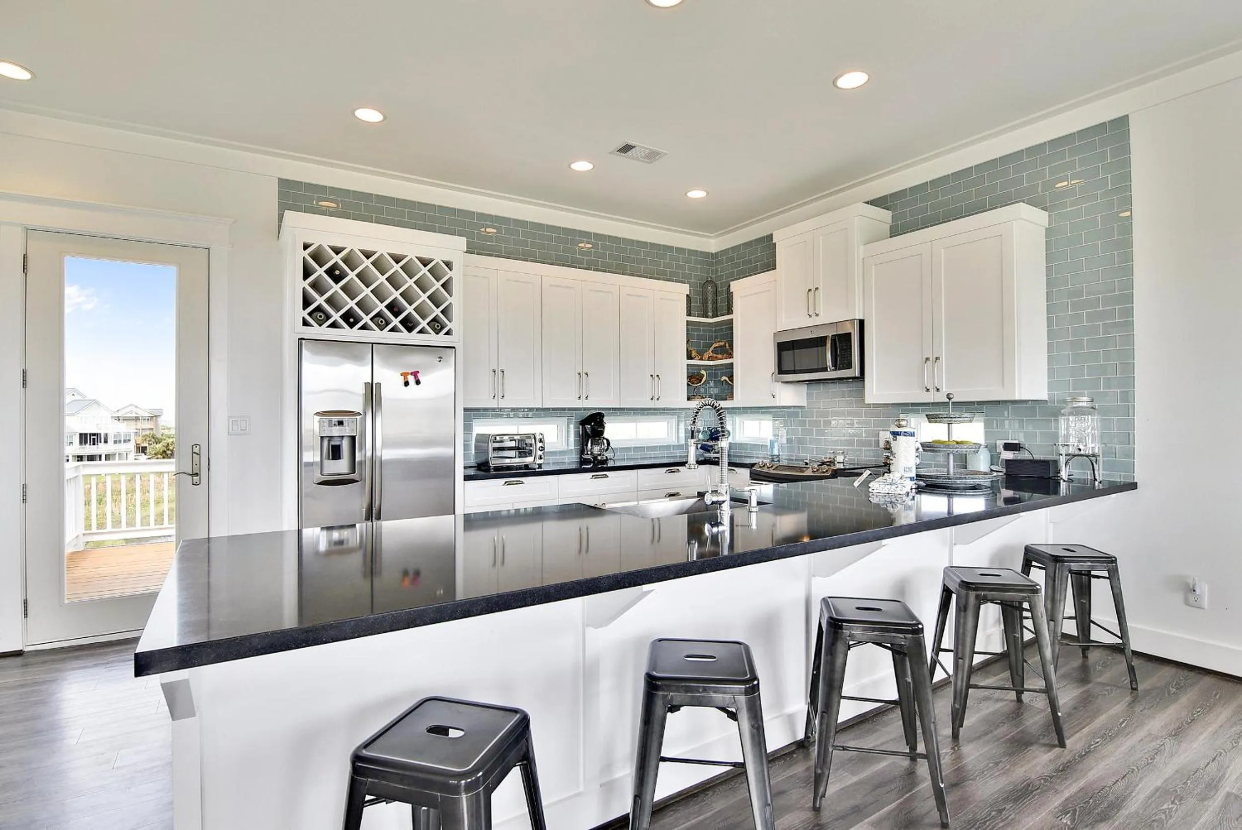 Kitchen or kitchenette in Wine Down