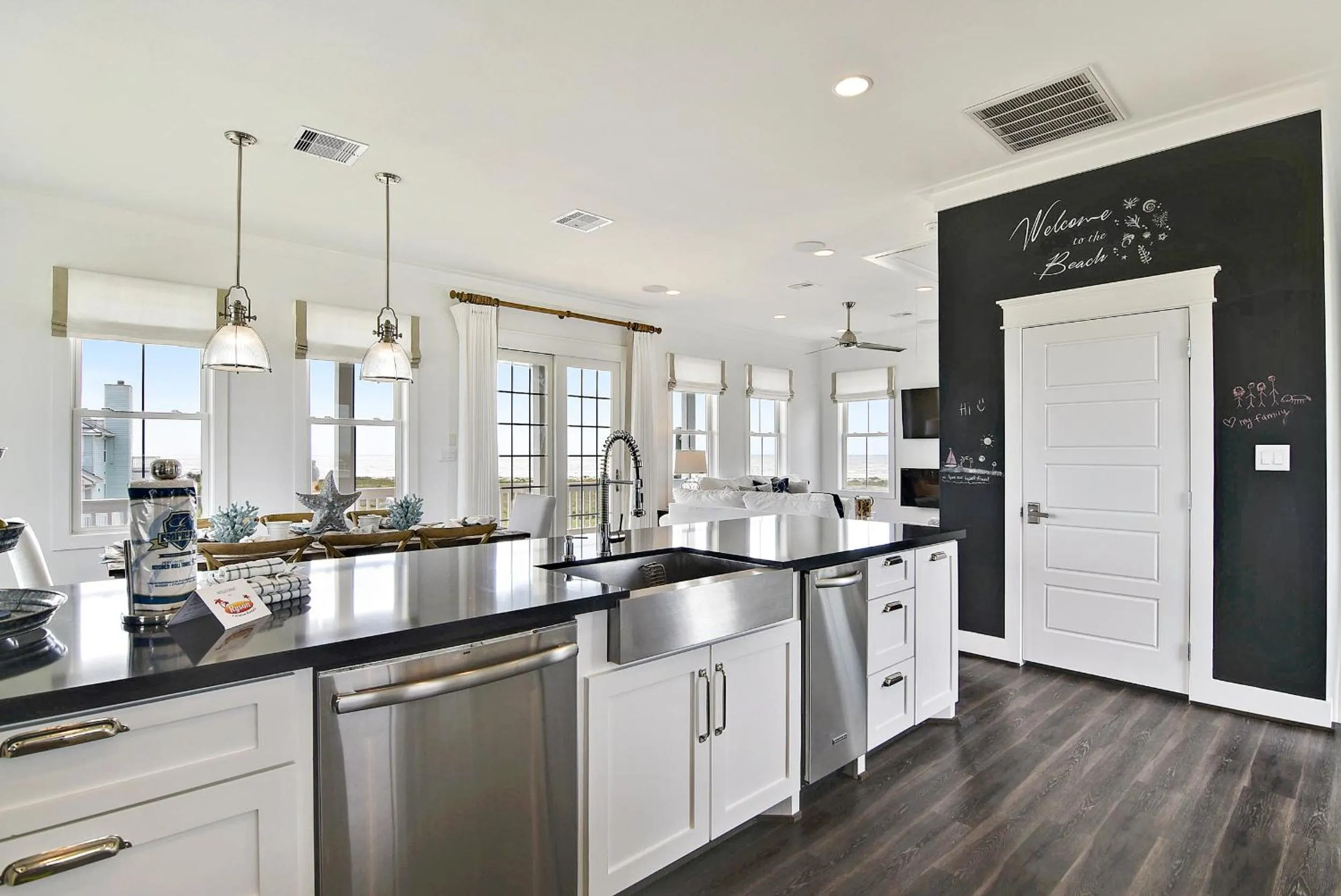 Kitchen or kitchenette in Wine Down