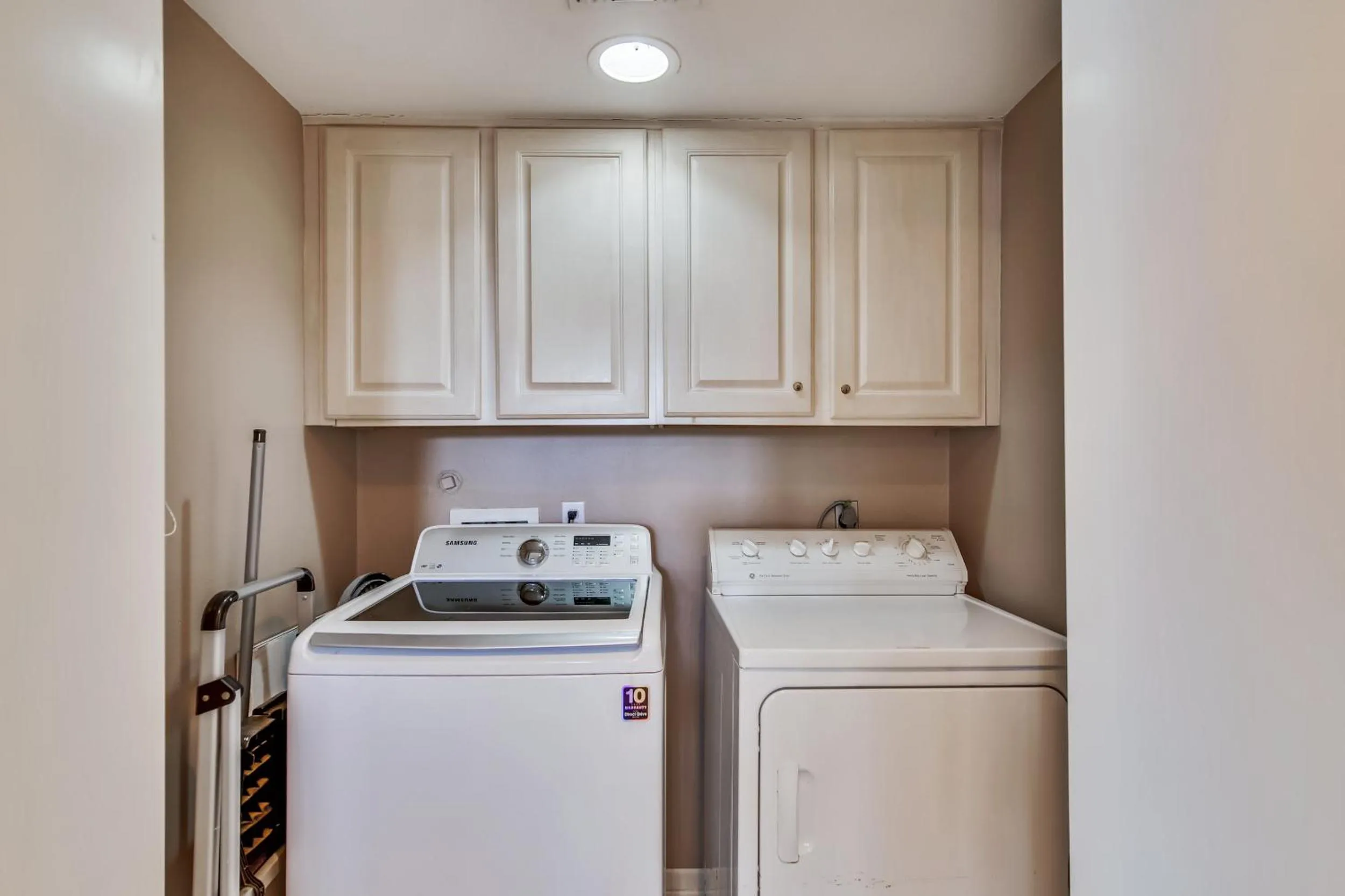 Kitchen or kitchenette in Mutiny on the Bounty