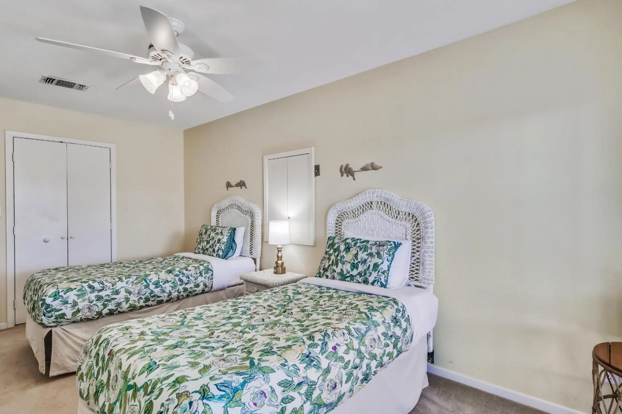 Bedroom, Bed in Mutiny on the Bounty