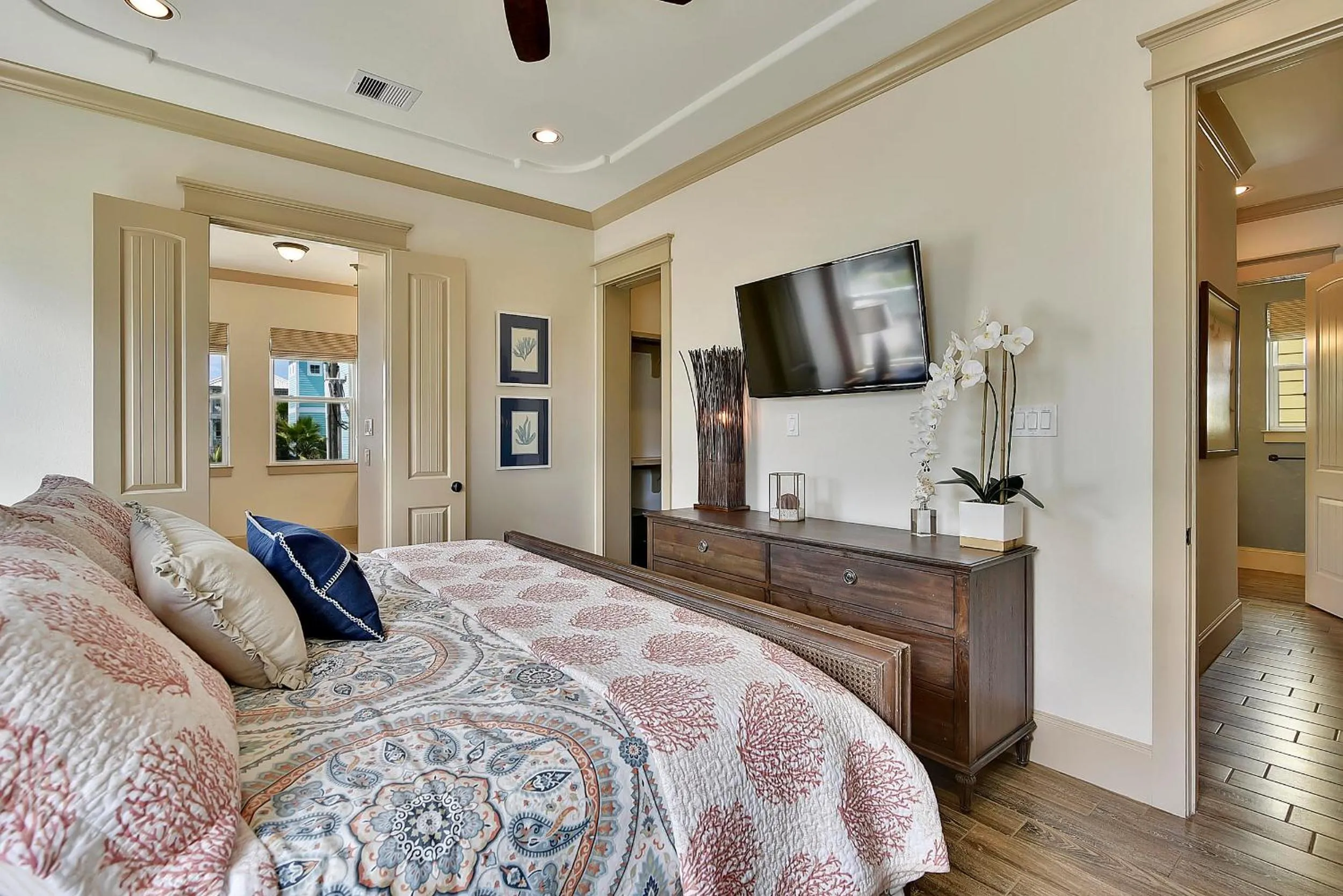 Property building, Bed in Neptunes Sanctuary