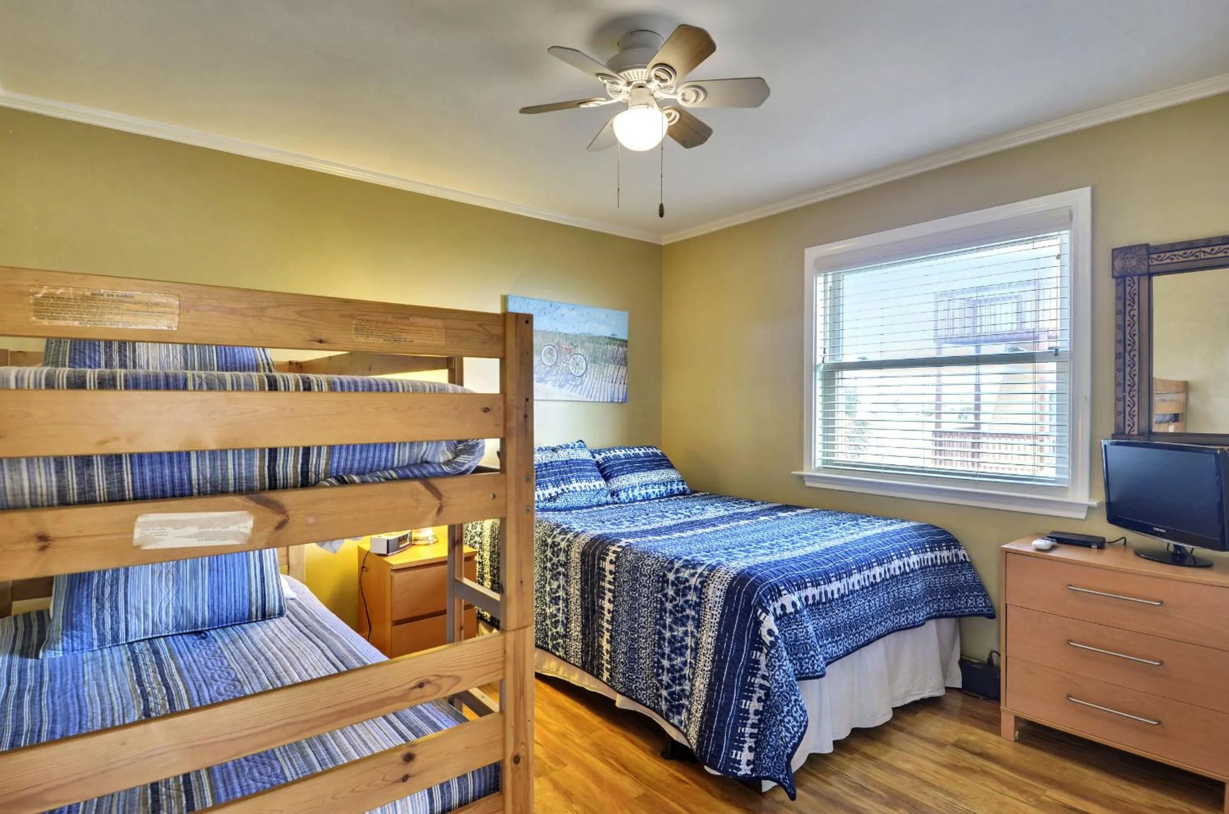 Property building, Bed in A Sunny Sandbar