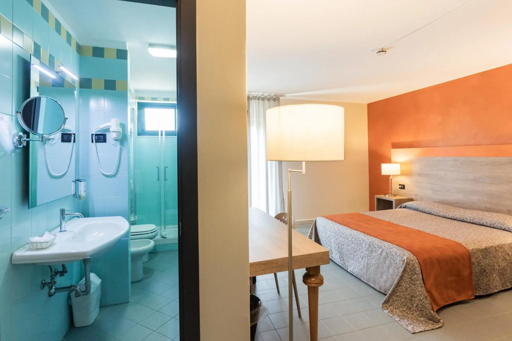 Shower, Bed in Albergo Athenaeum
