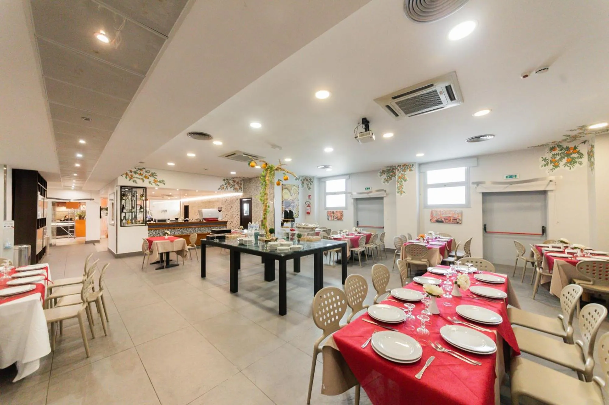 Restaurant/places to eat in Albergo Athenaeum