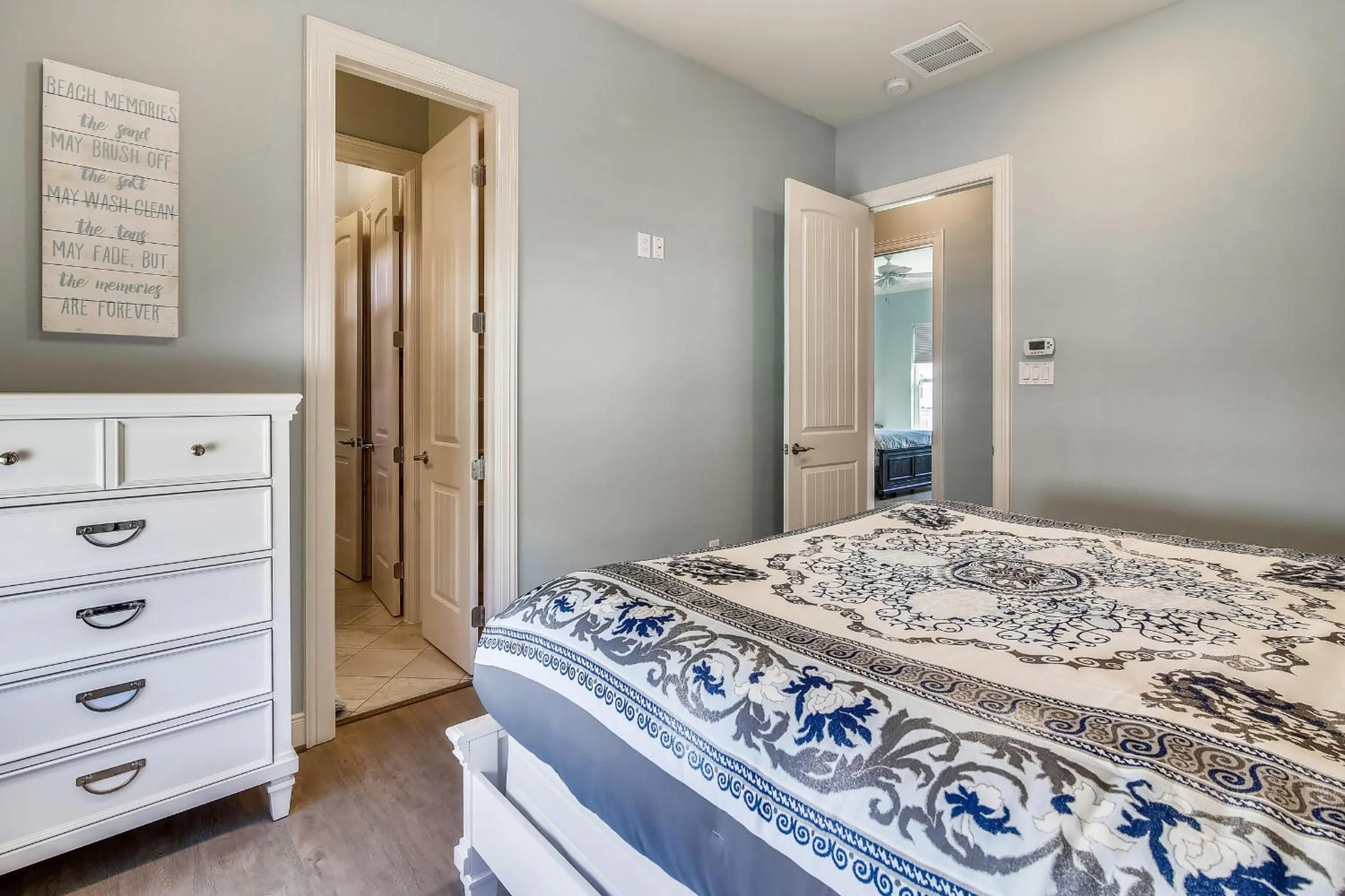 Bedroom, Bed in Sandpiper Treasure