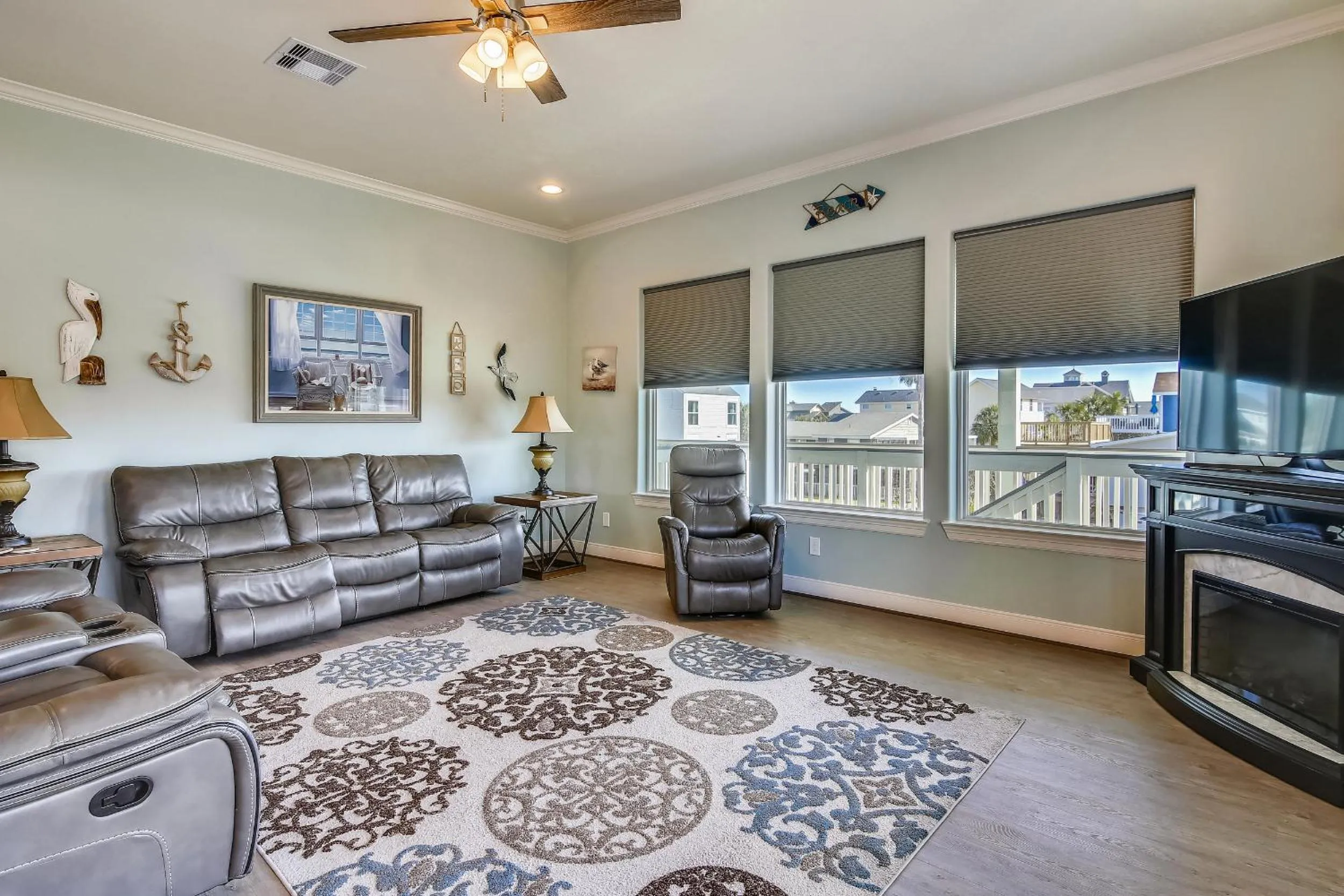 Property building in Sandpiper Treasure