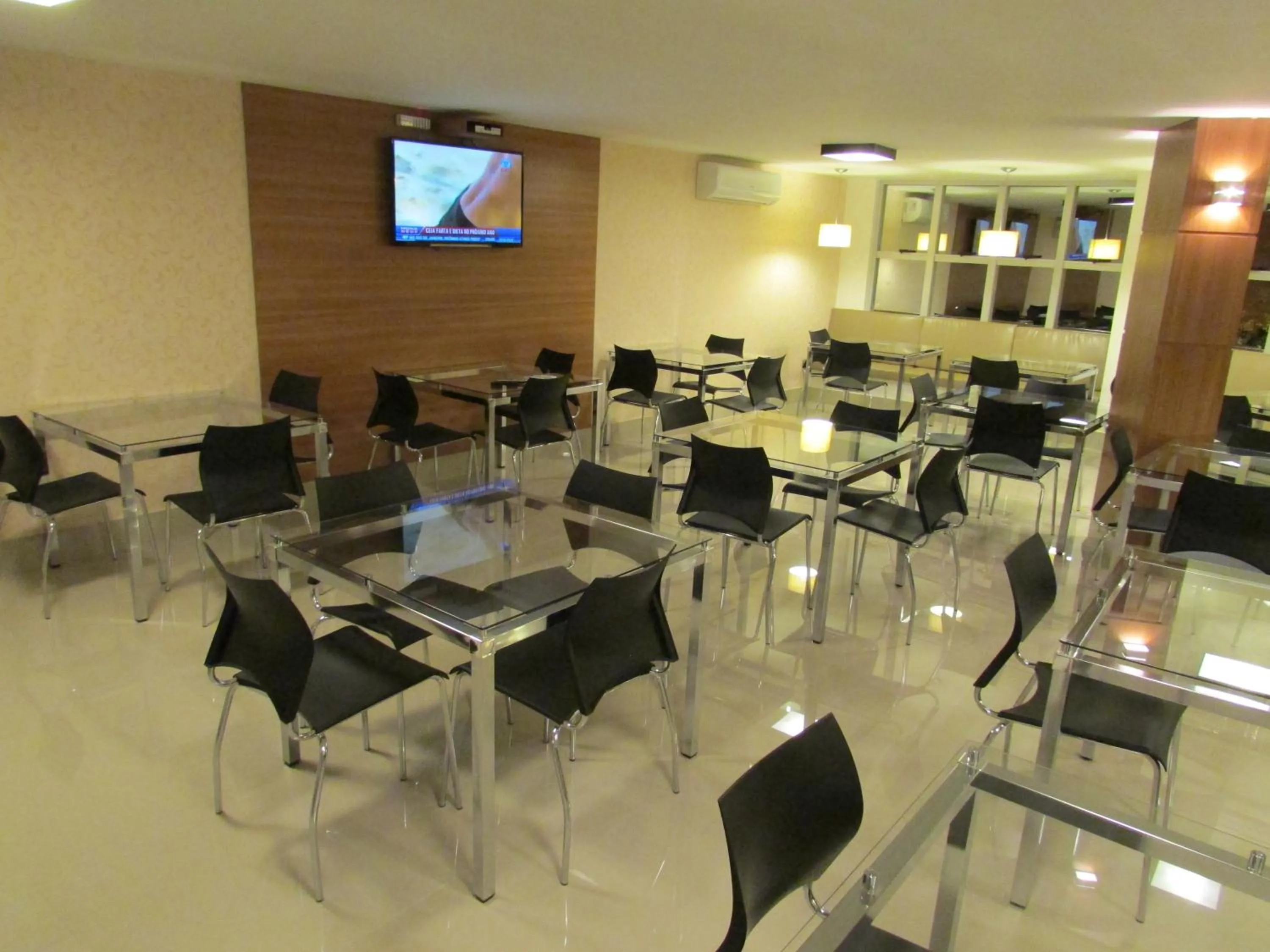 Restaurant/places to eat in Hotel Master