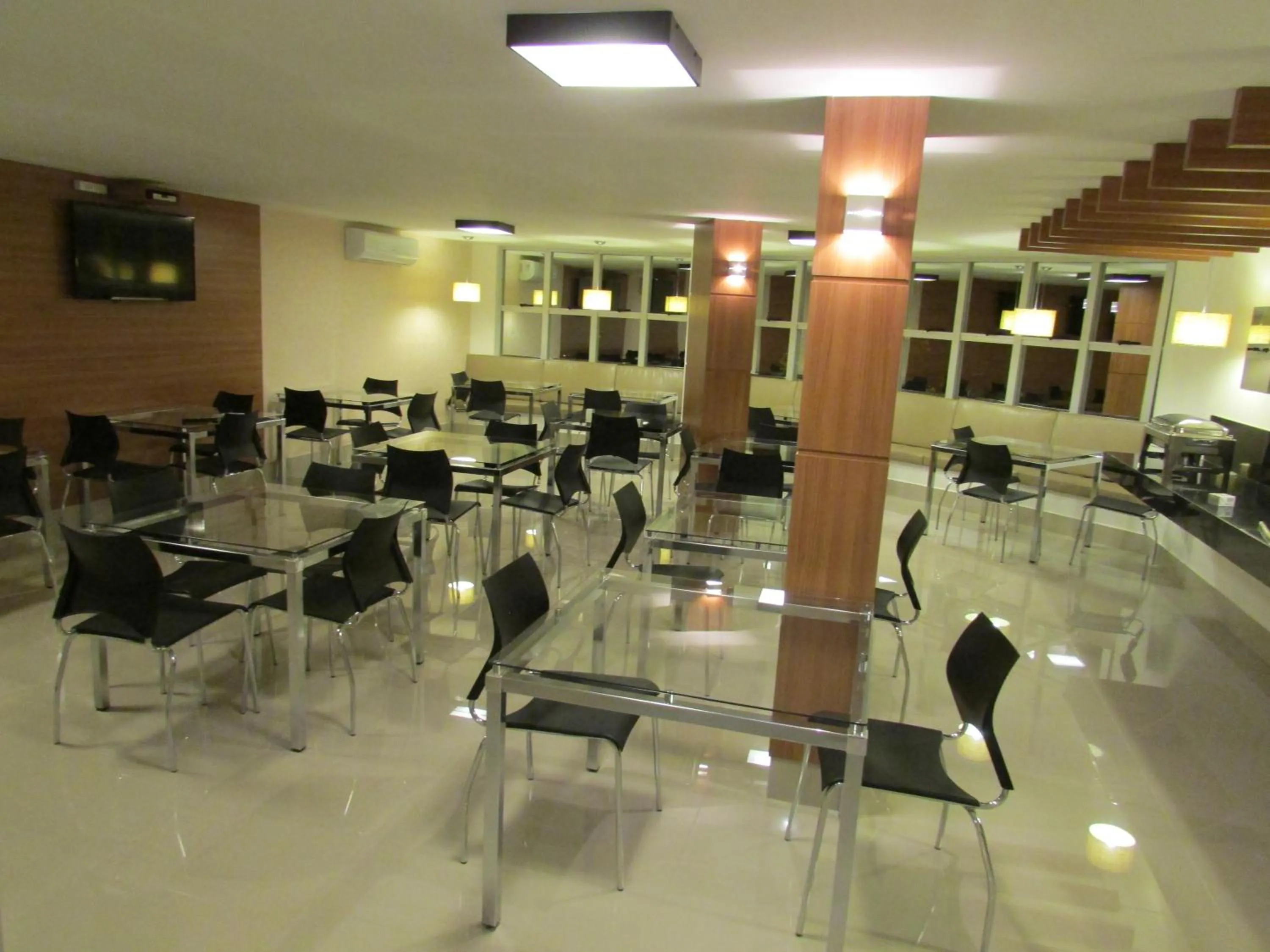 Restaurant/places to eat in Hotel Master