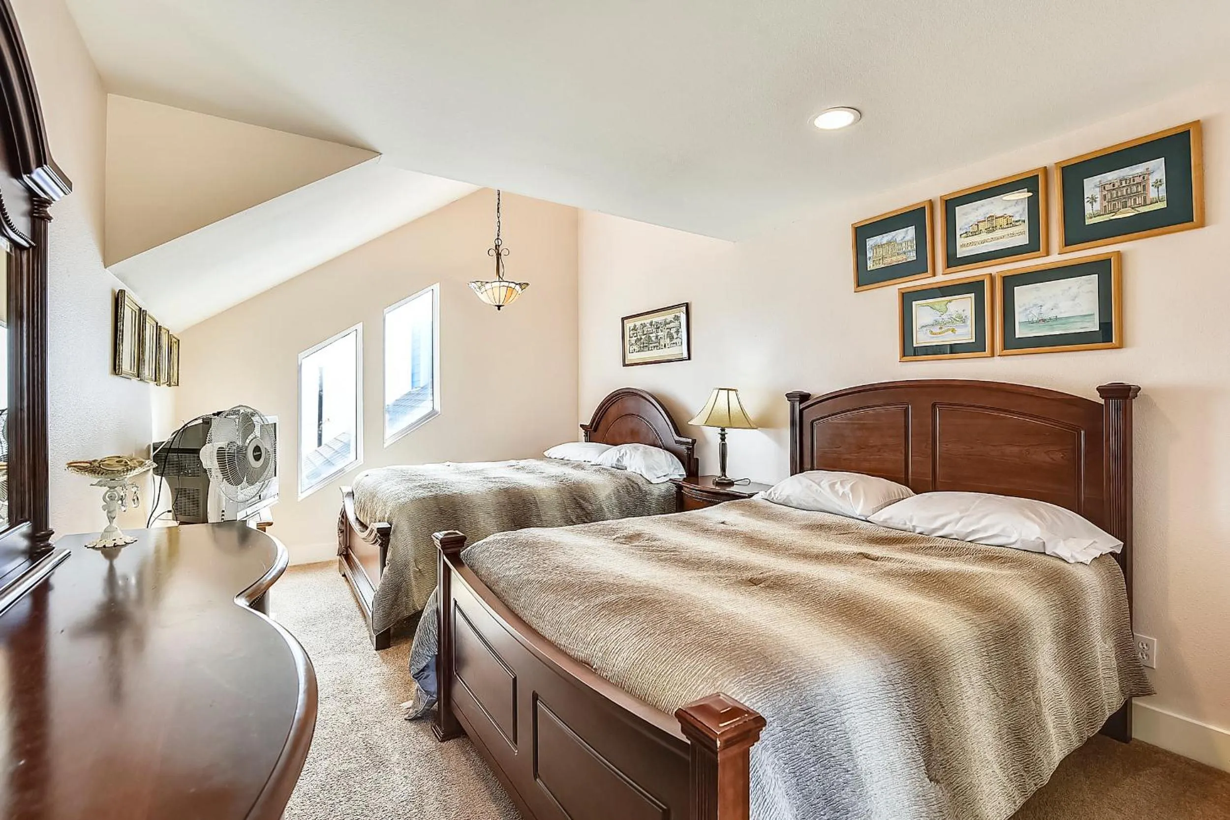 Bedroom, Bed in Summer Breeze