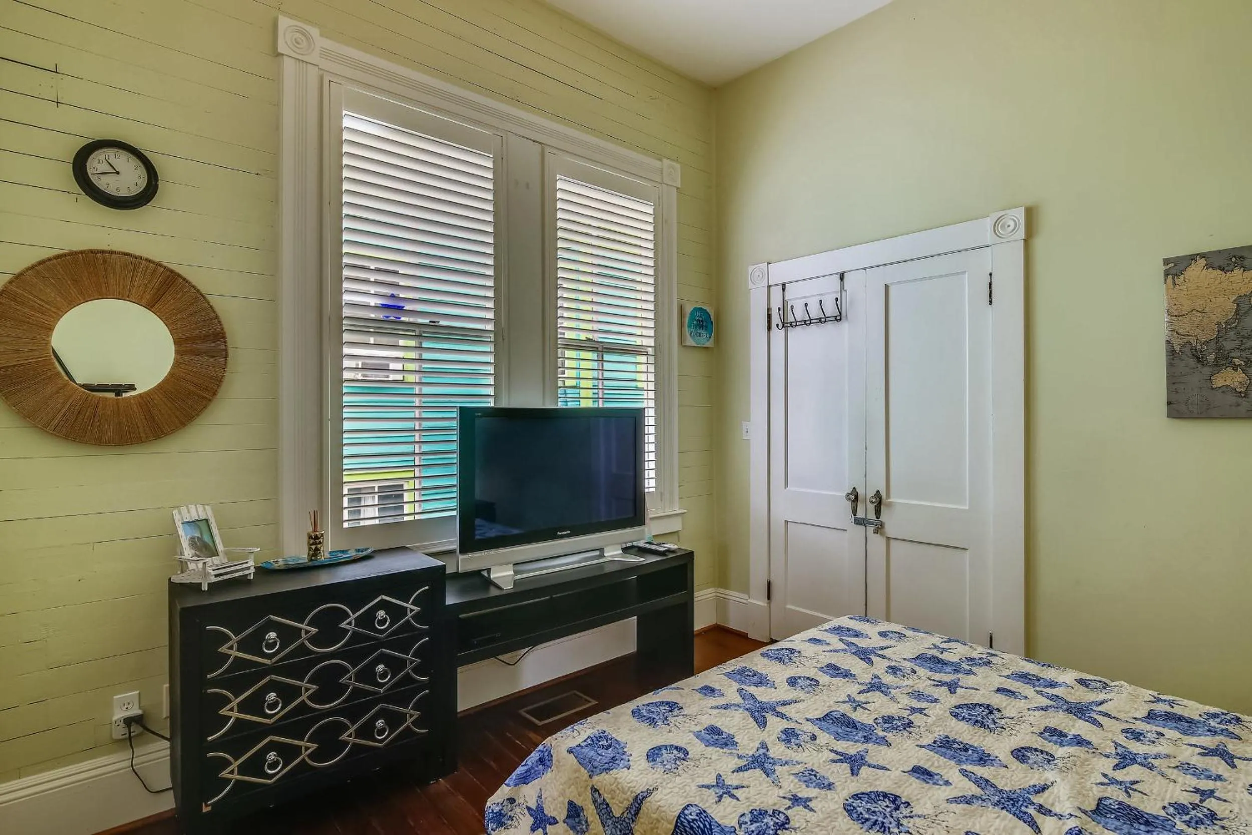 Property building, Bed in AbFab Seaside Cottage