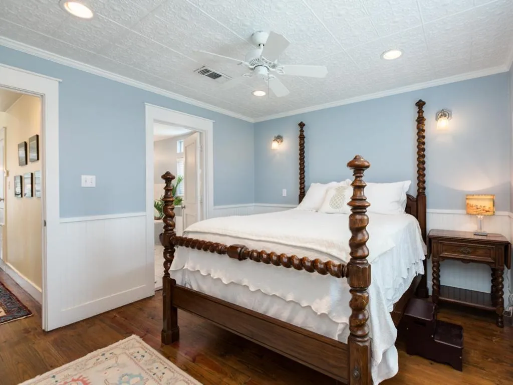 Property building, Bed in Once Upon a Tide