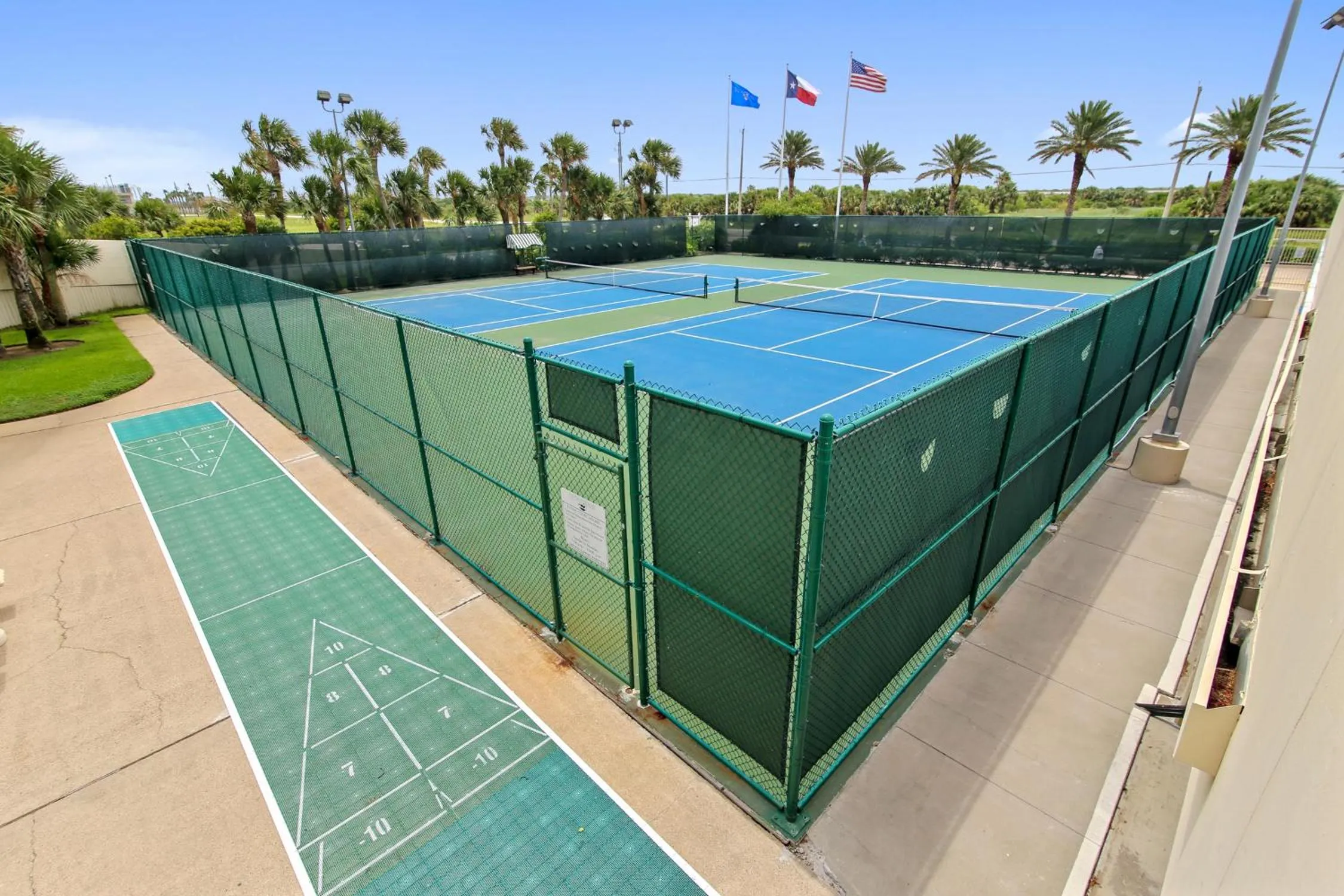 Tennis court in Galvestonian 112-Beachfront Hideaway