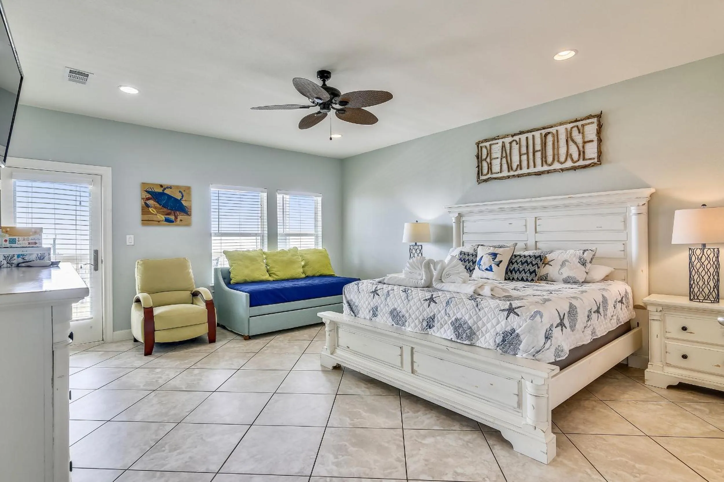 Property building, Bed in A Salty Kiss