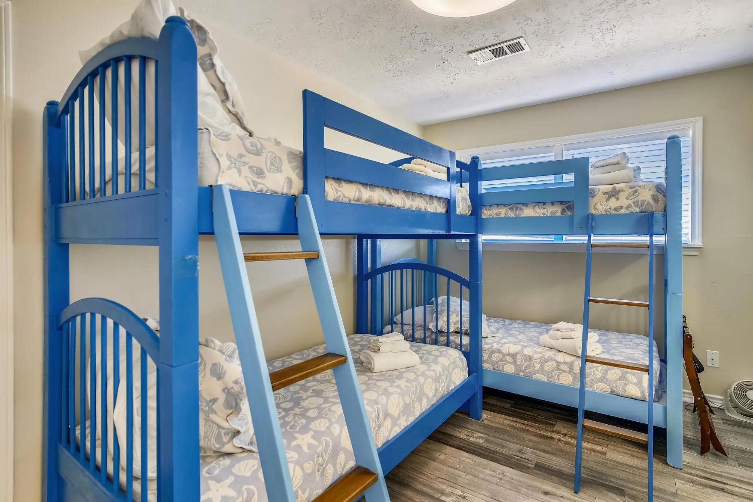 Bed in Barefoot Pelican