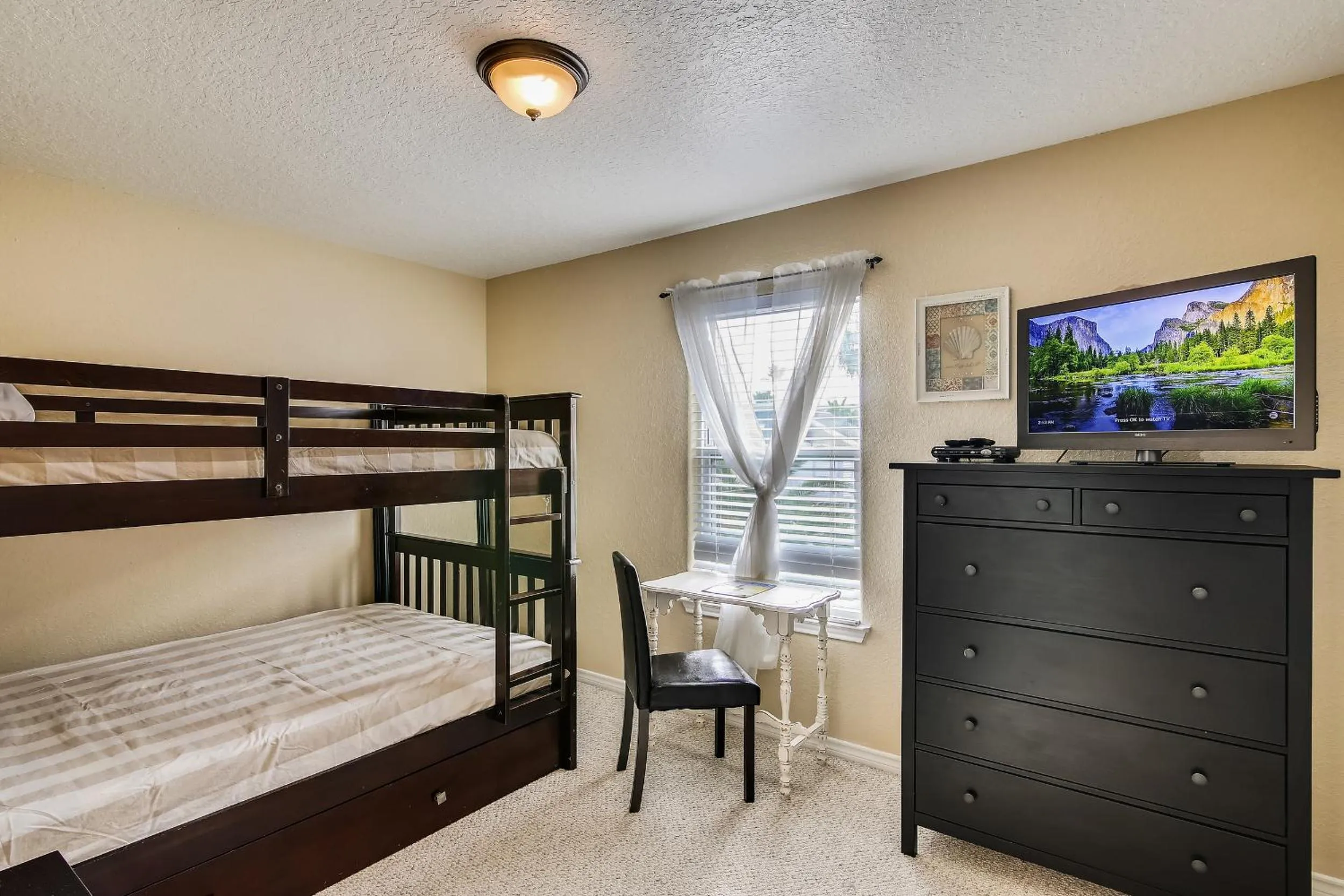 Living room, Bed in Pirates Treasure