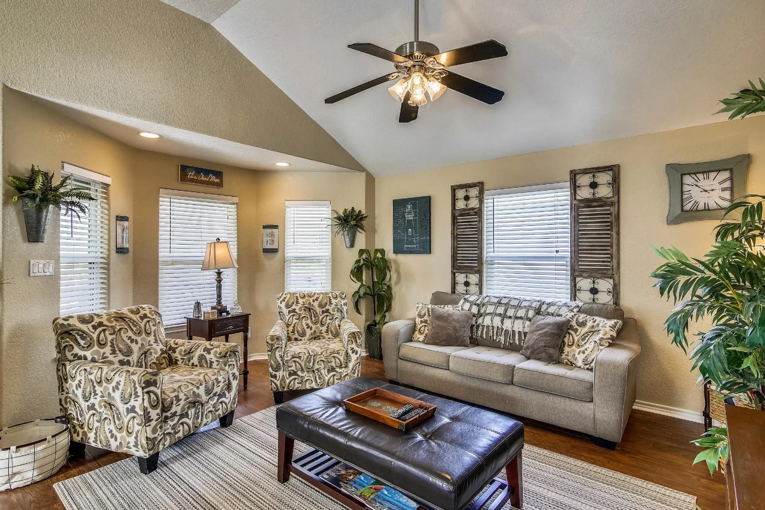 Living room in Pirates Treasure