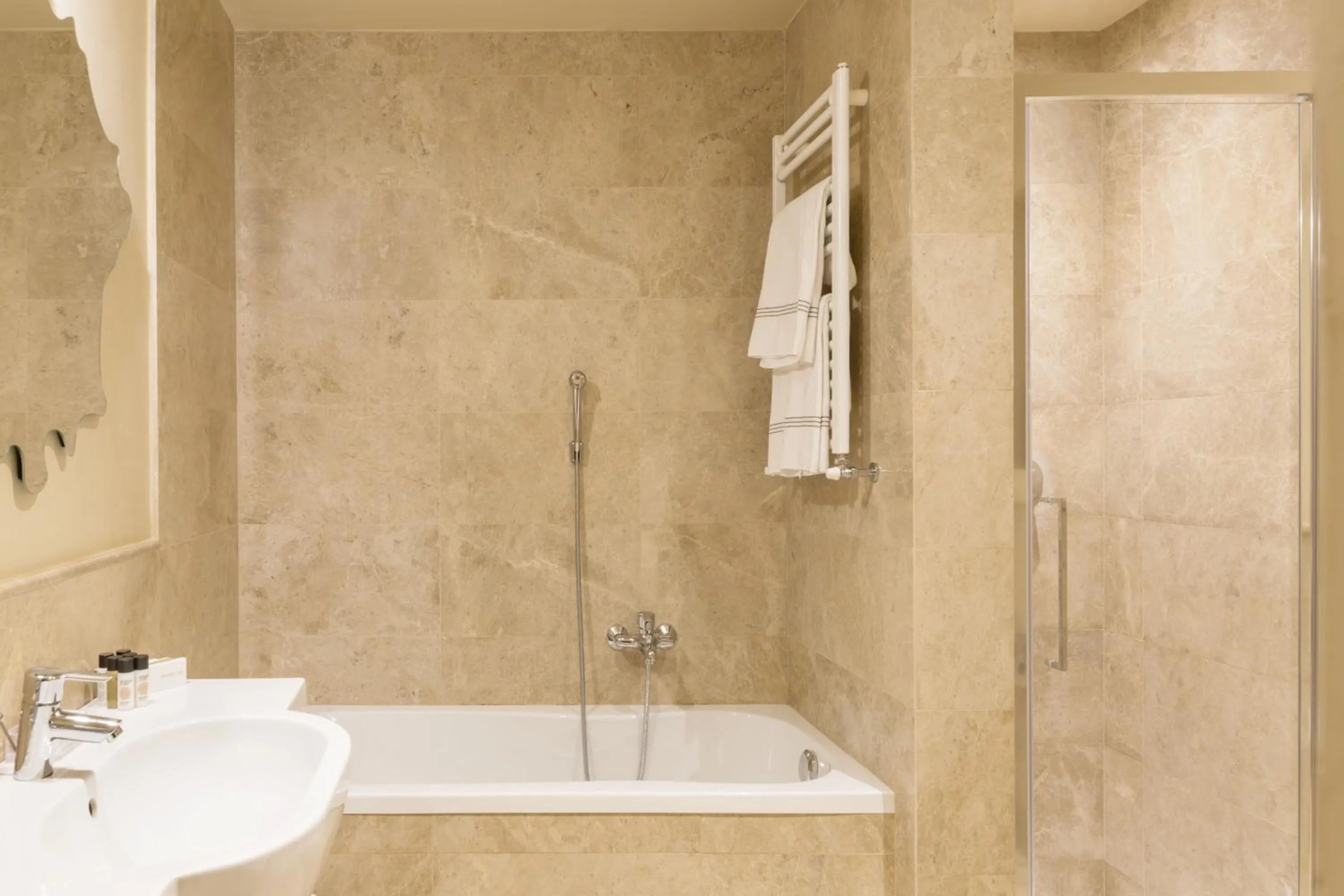 Bathroom in Grand Hotel Cavour