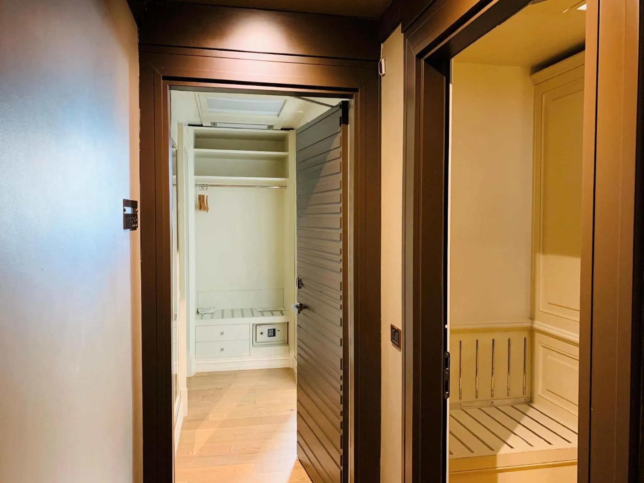 Bedroom in Grand Hotel Cavour