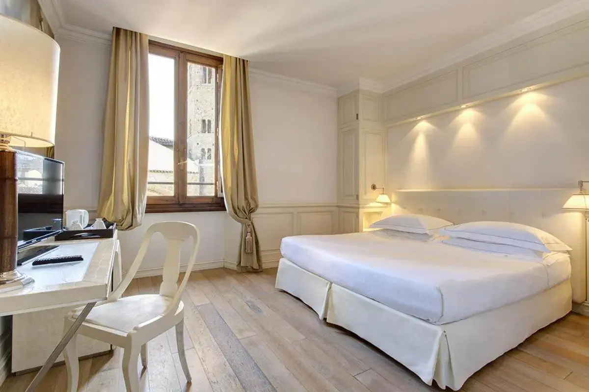Deluxe Double or Twin Room with City View in Grand Hotel Cavour Deluxe Double or Twin Room with City View in Grand Hotel Cavour