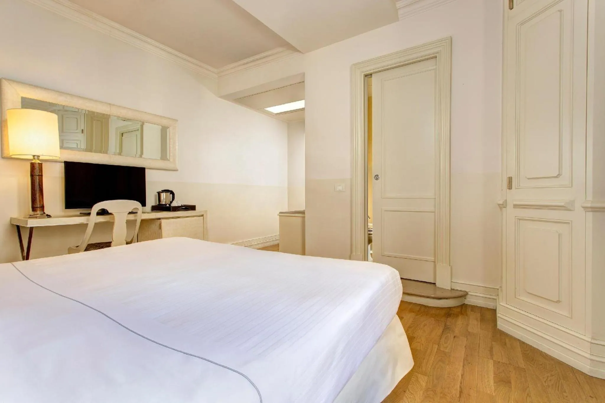 Bed in Grand Hotel Cavour