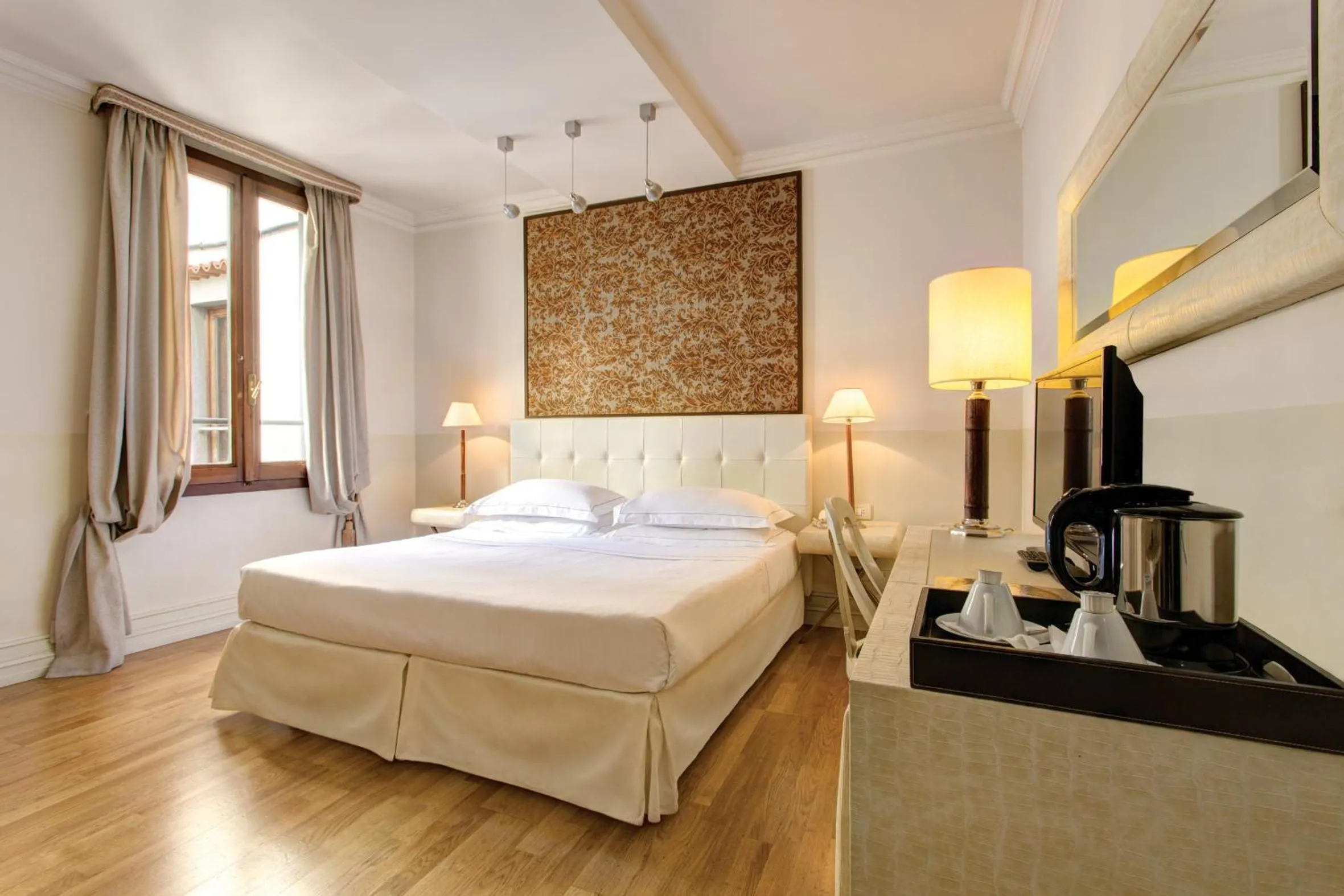 Bedroom, Bed in Grand Hotel Cavour