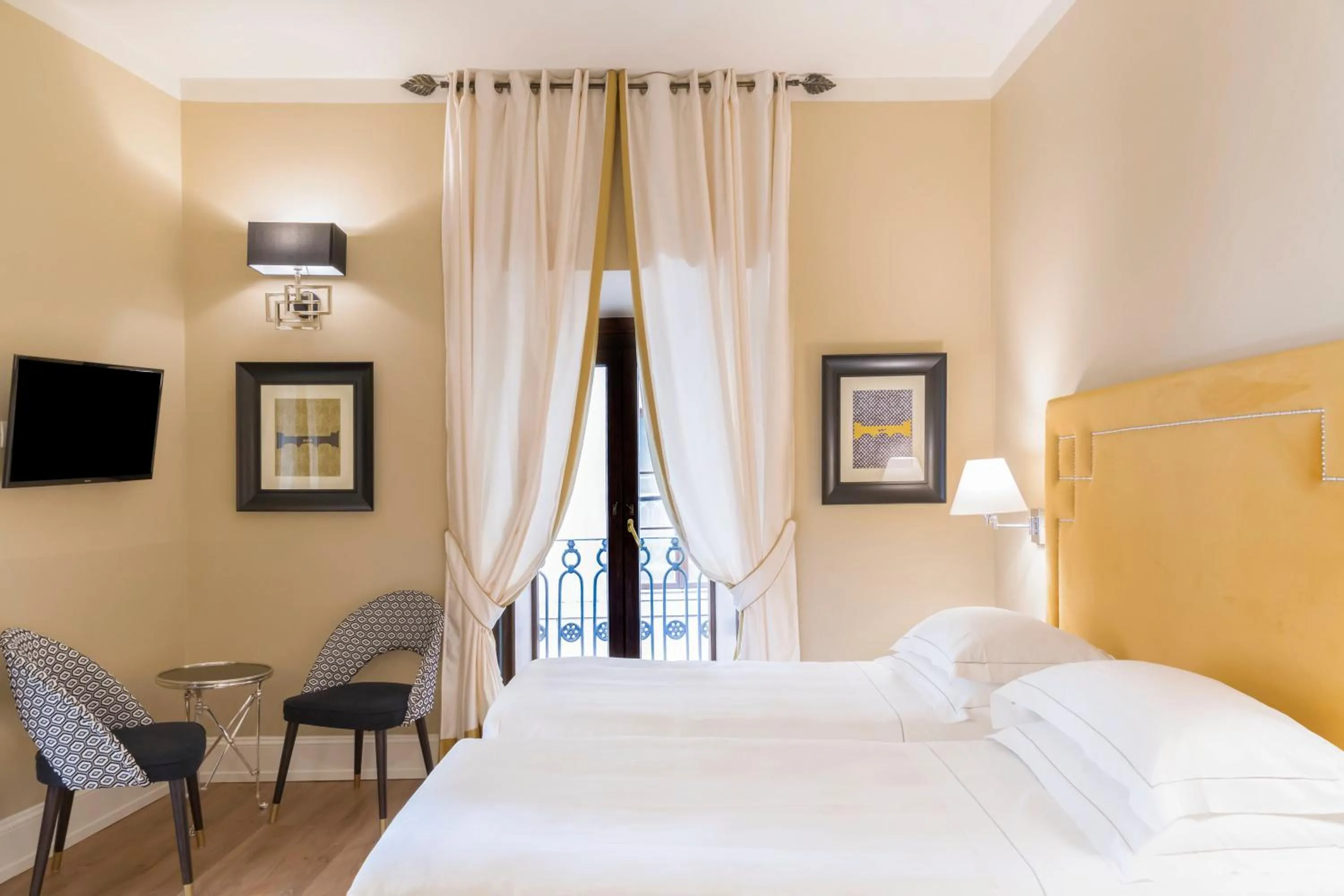 Bedroom, Bed in Grand Hotel Cavour