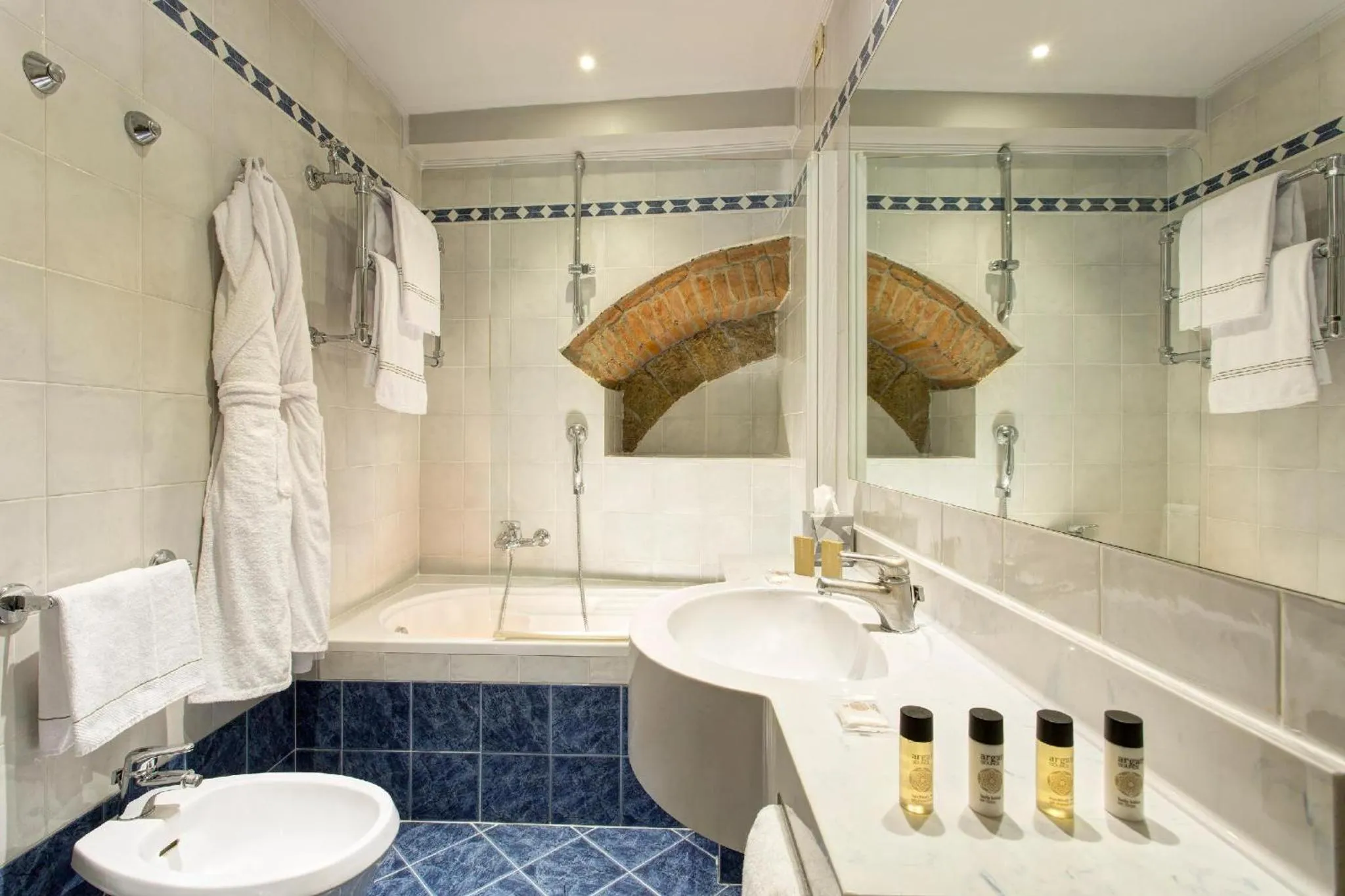 Bathroom in Grand Hotel Cavour