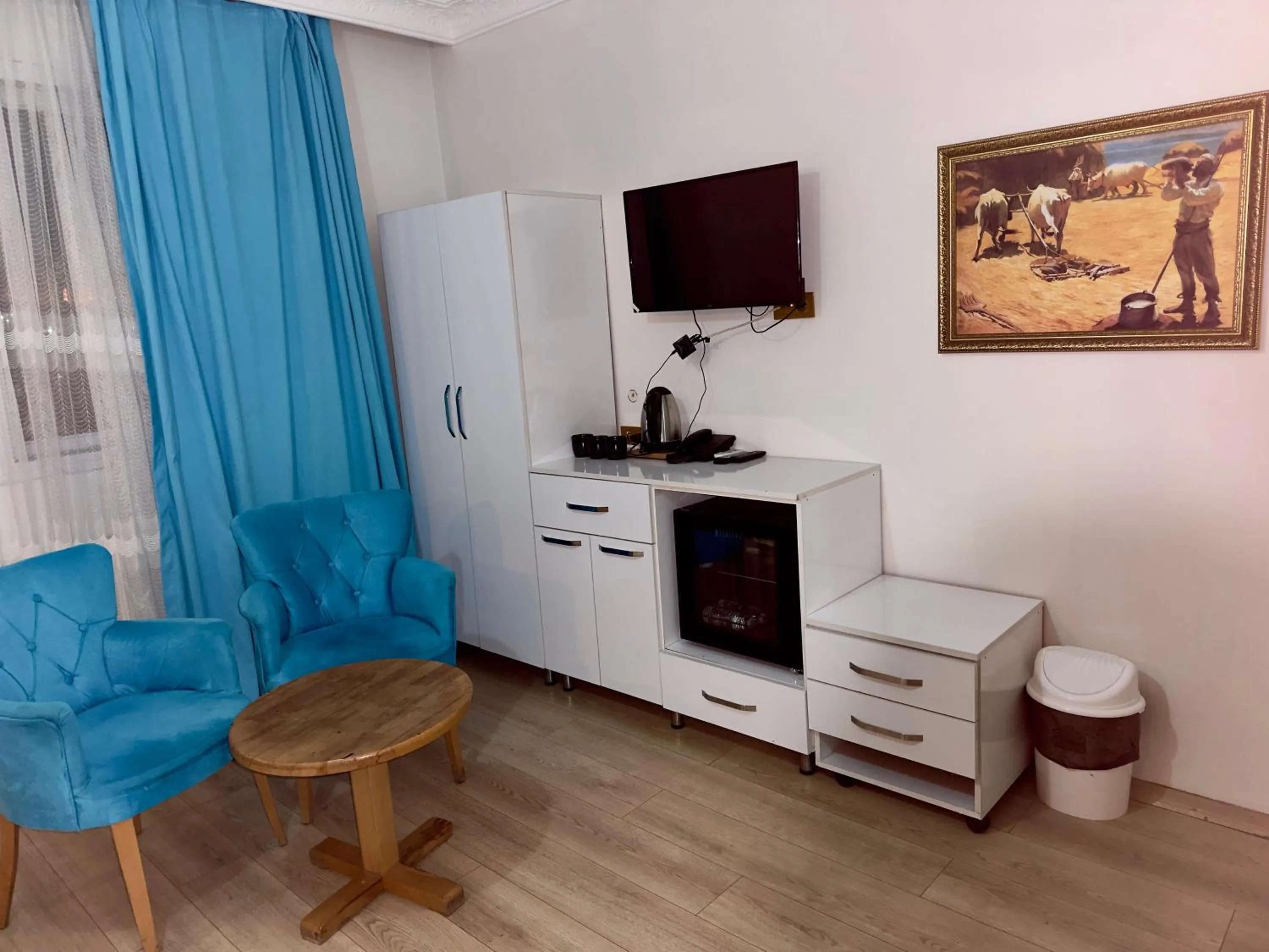 TV and multimedia in AVRASYAQUEEN HOTEL