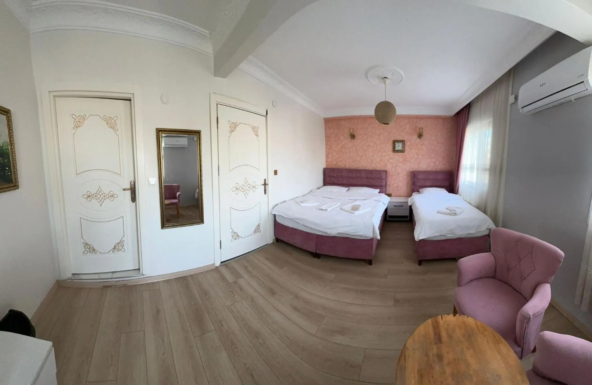 Bed in AVRASYAQUEEN HOTEL