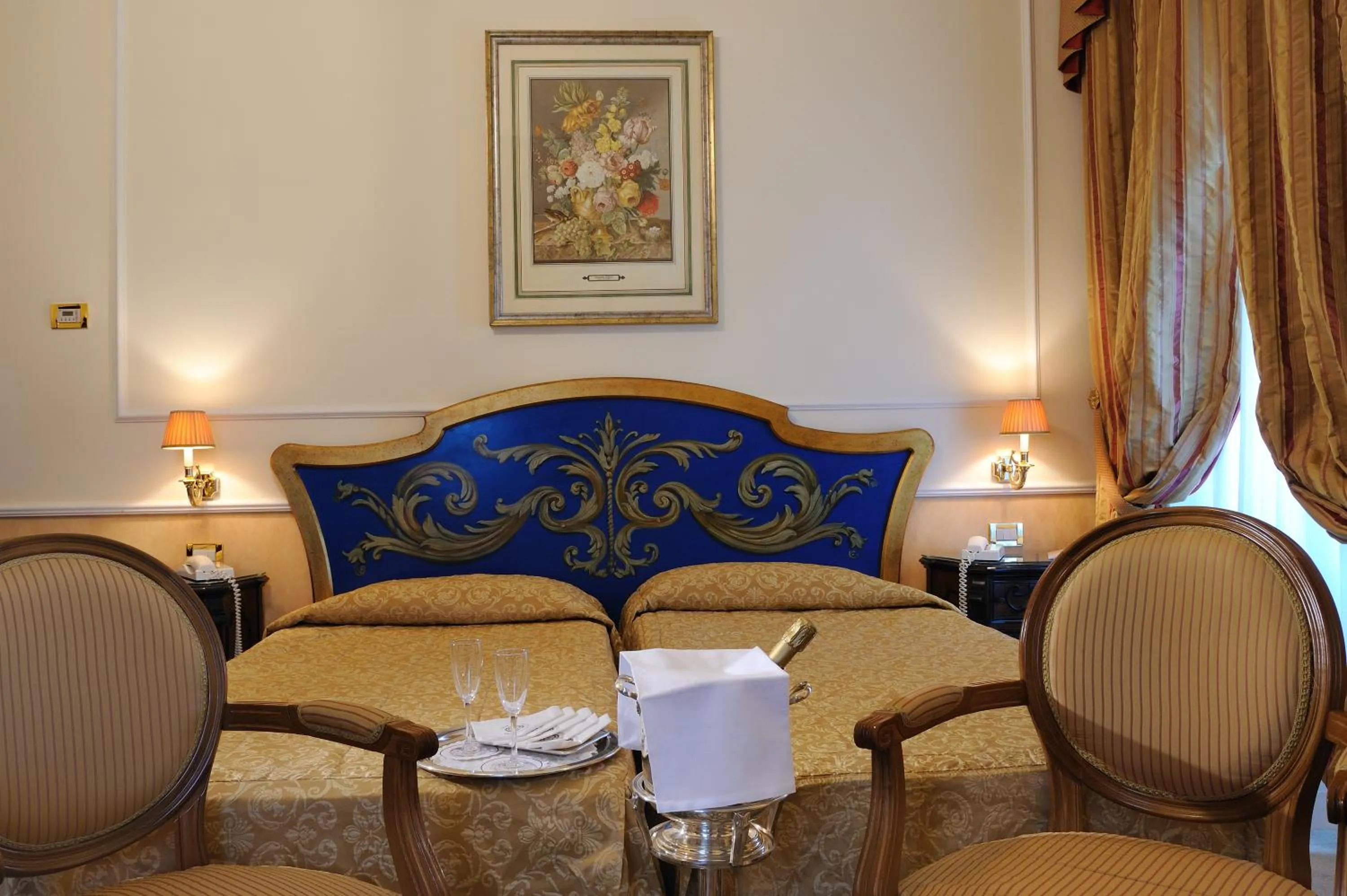 Bed, Seating Area in Hotel Giulio Cesare