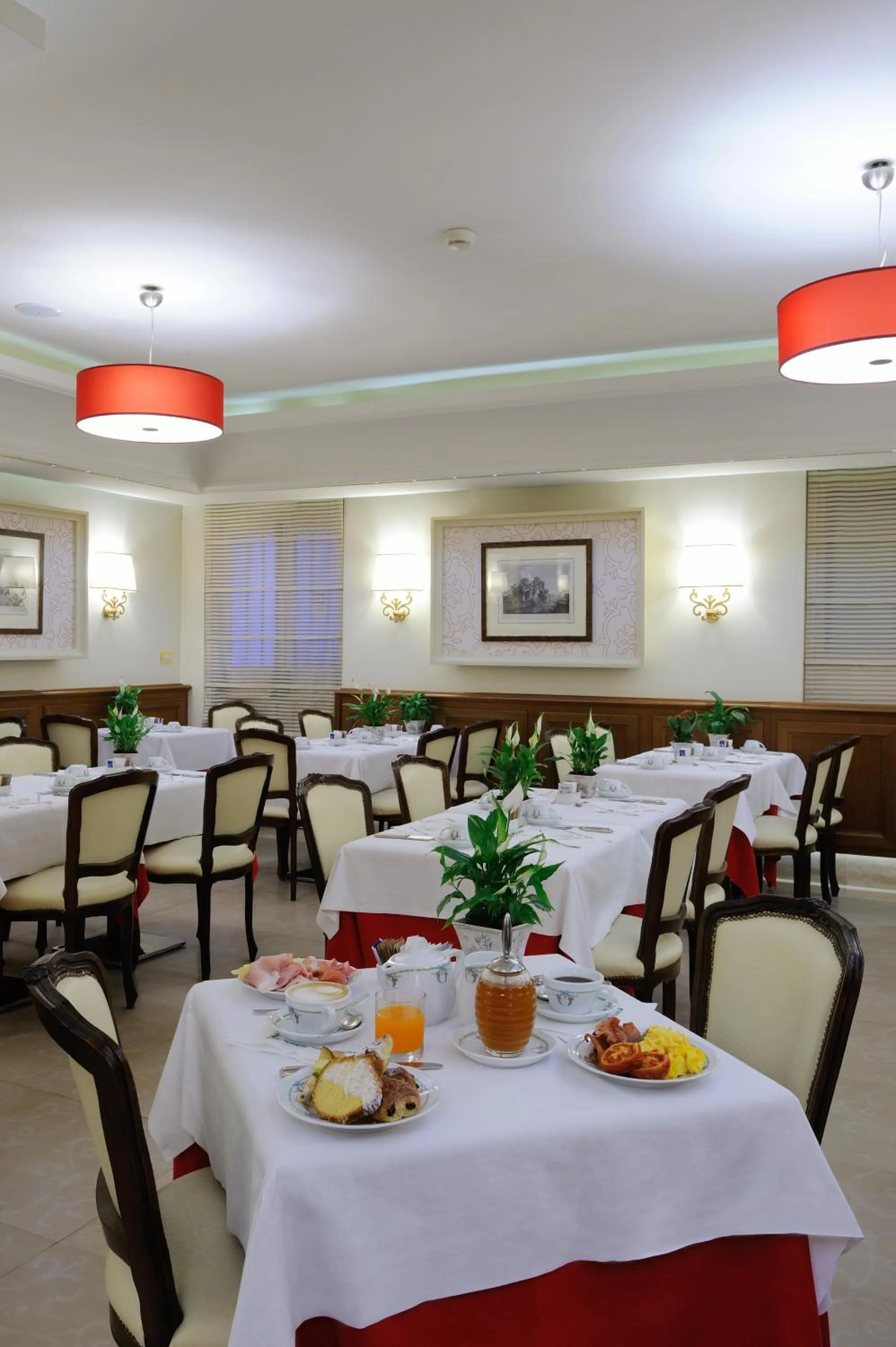 Restaurant/Places to Eat in Hotel Giulio Cesare