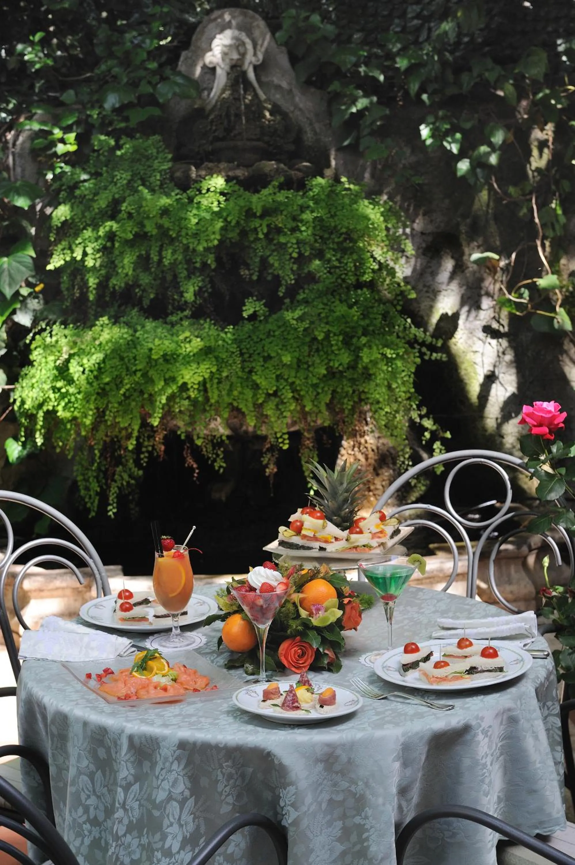 Balcony/Terrace, Restaurant/Places to Eat in Hotel Giulio Cesare