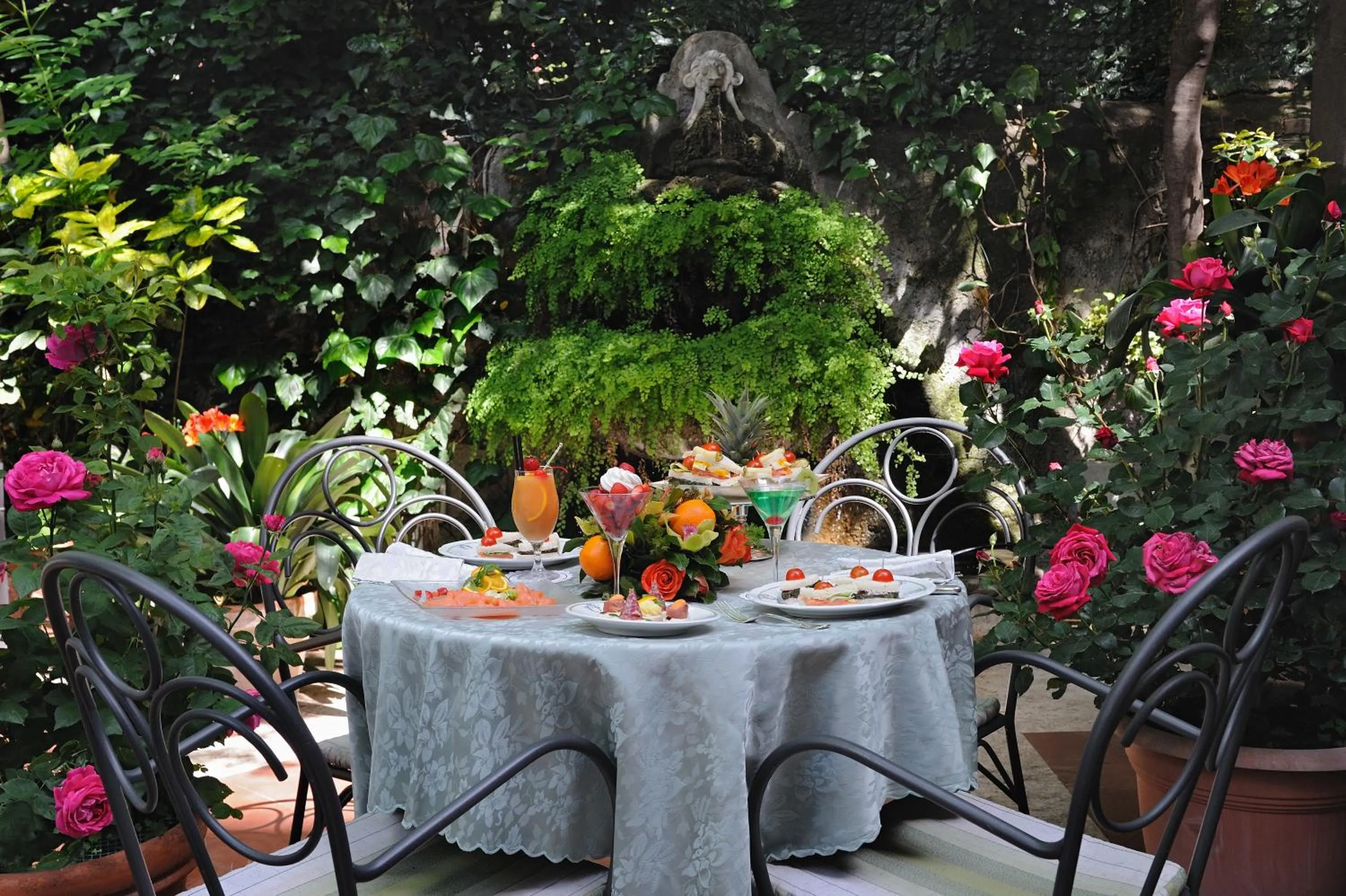 Restaurant/places to eat in Hotel Giulio Cesare