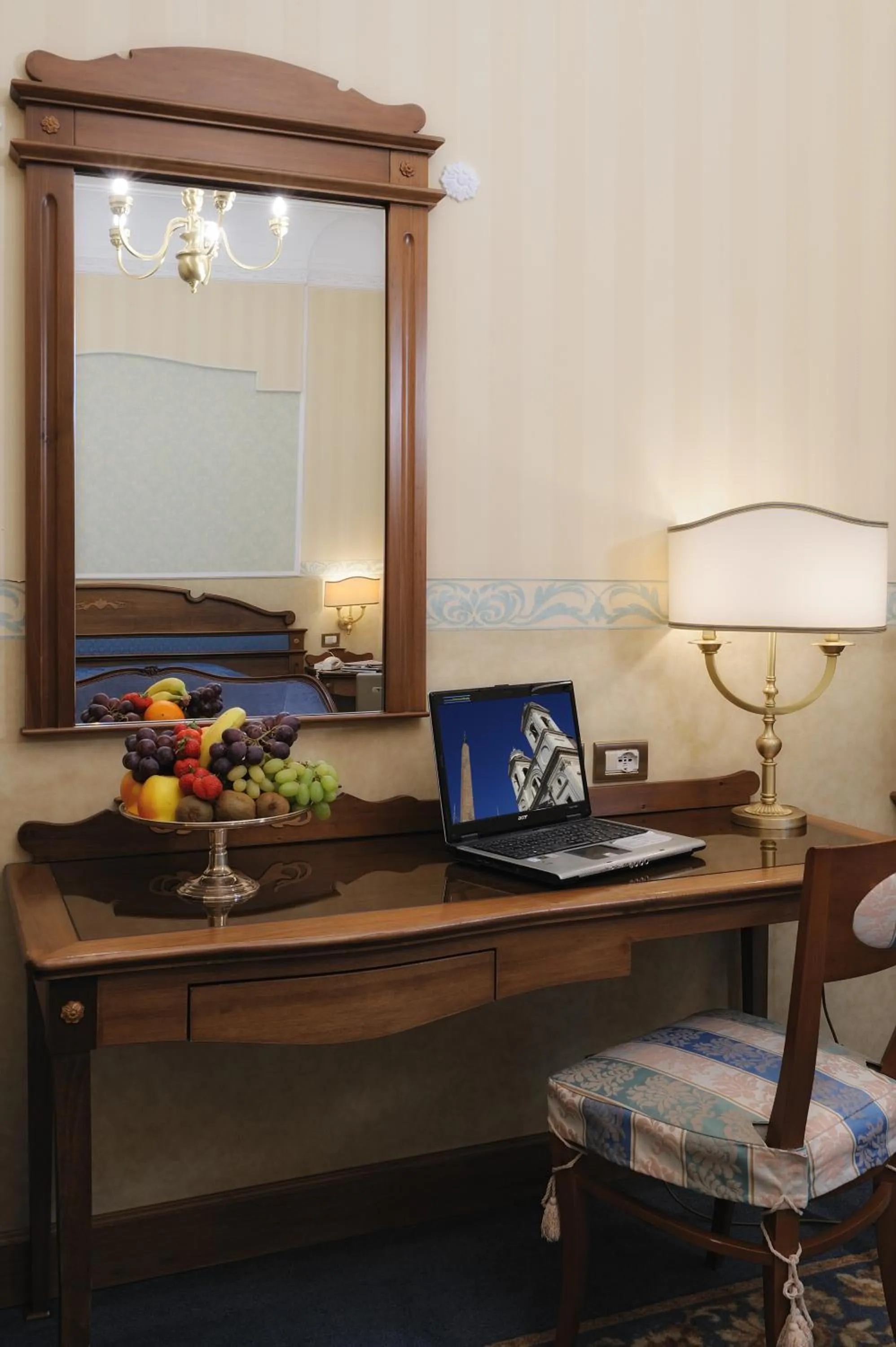 Seating area in Hotel Giulio Cesare