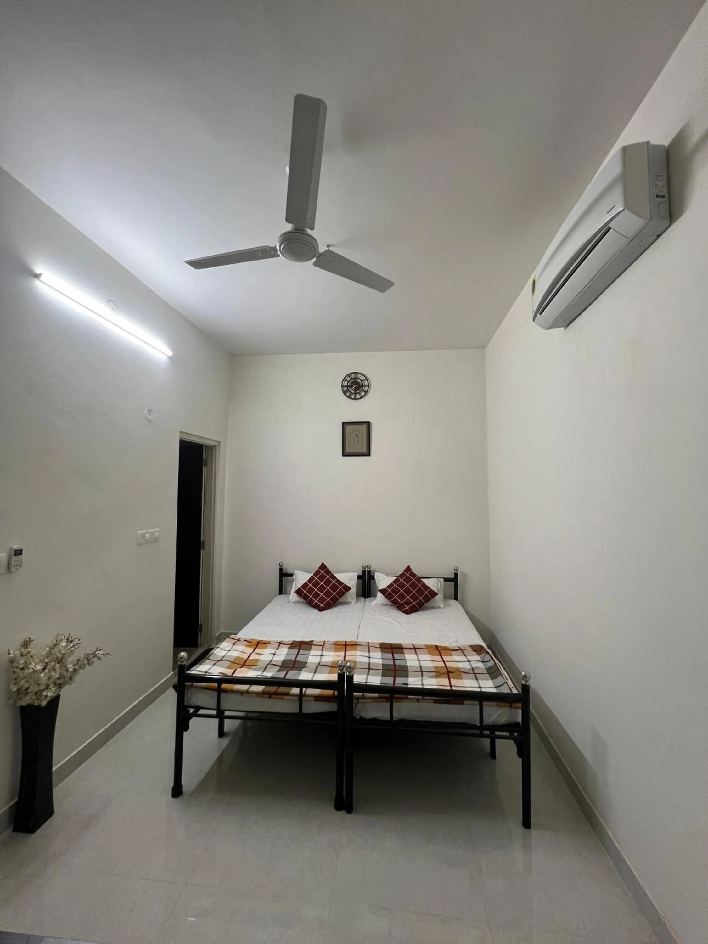 Photo of the whole room, Bed in Hostel ivory