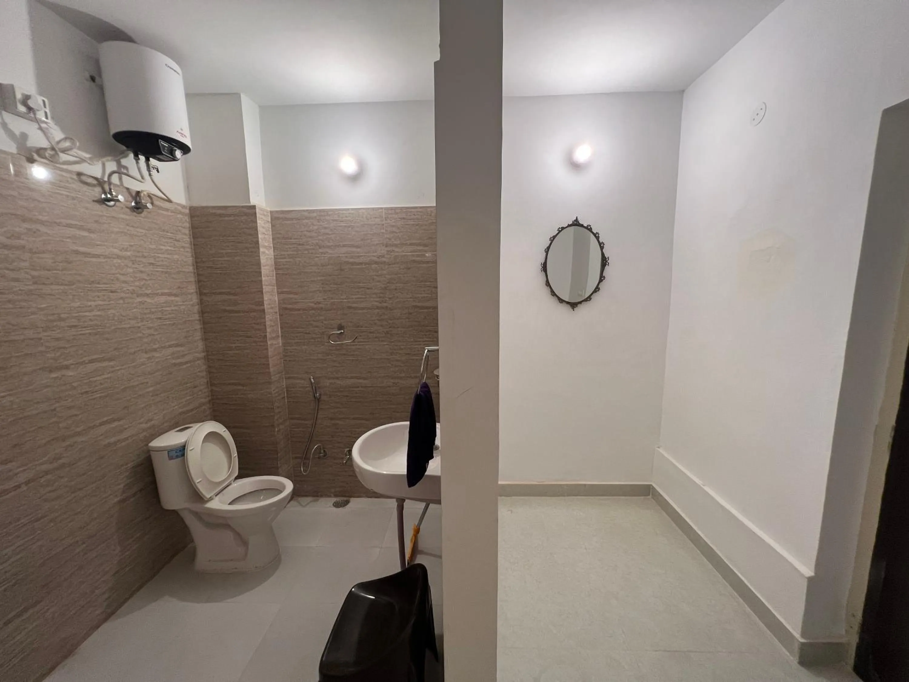 Shower in Hostel ivory