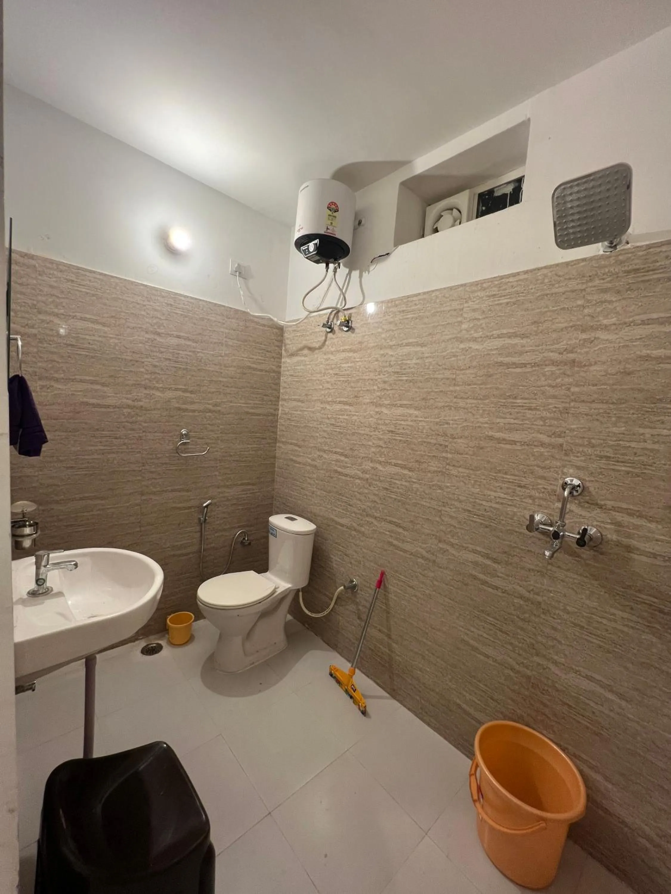 Shower in Hostel ivory