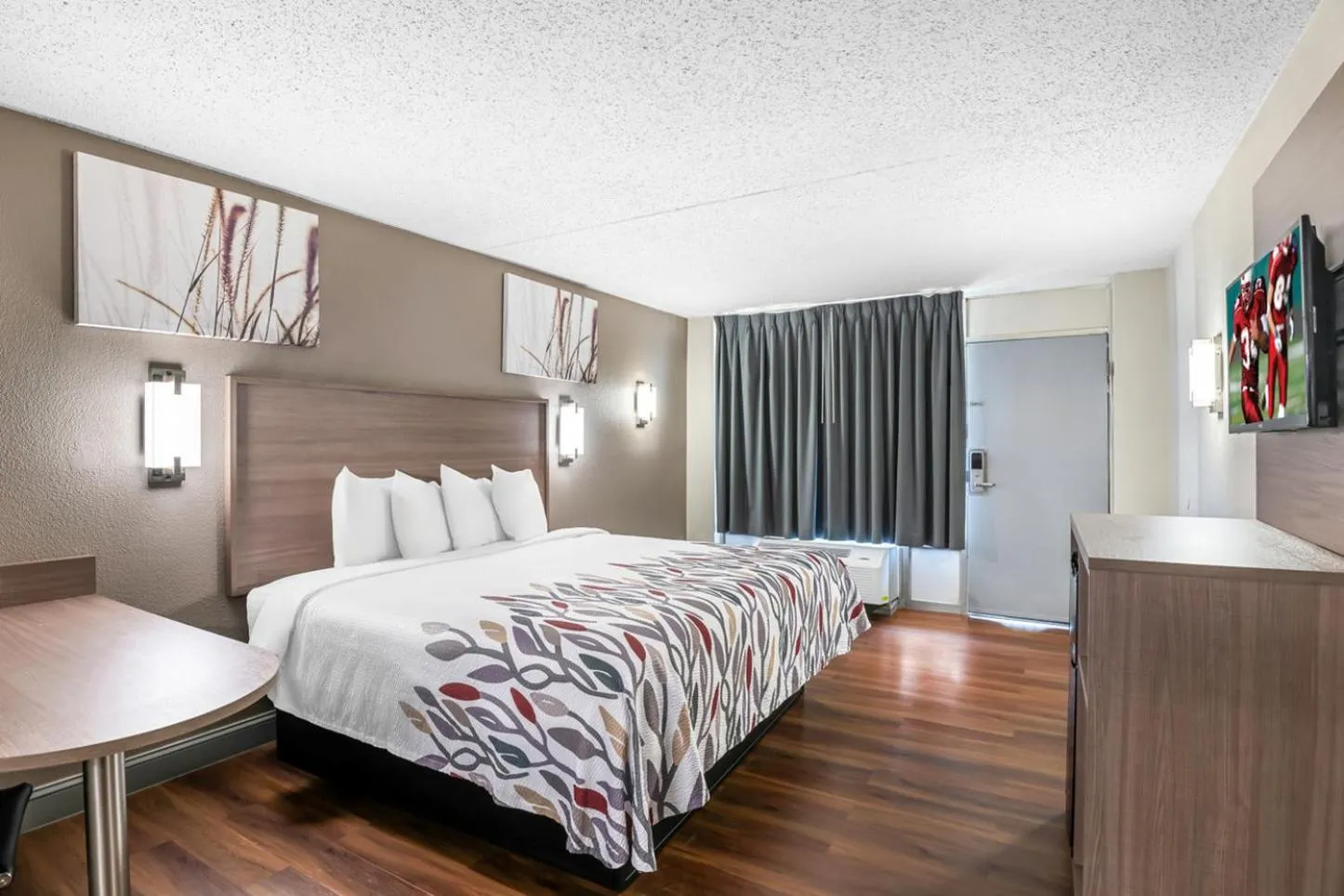 Photo of the whole room, Bed in Red Roof Inn Richmond - Airport Sandston