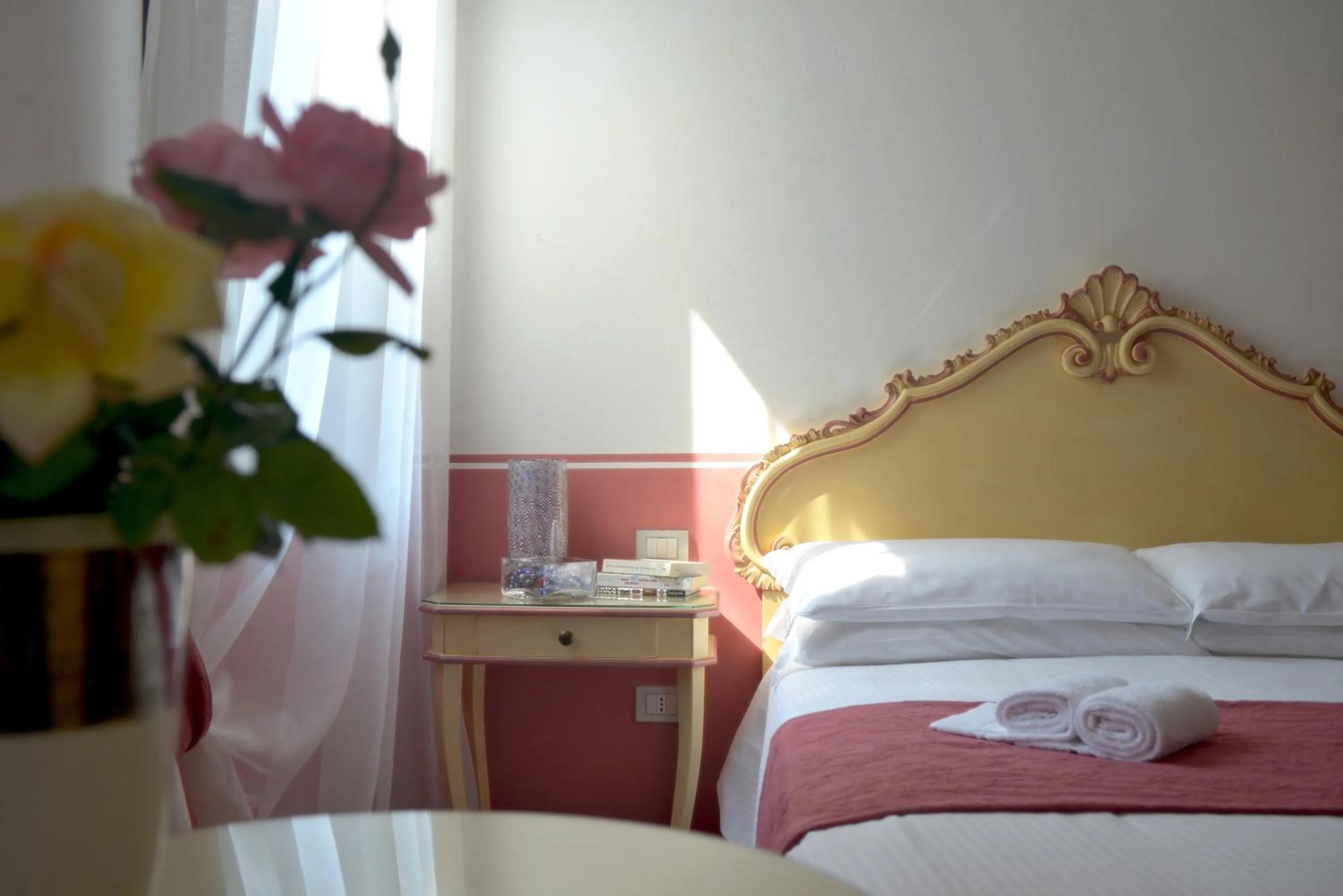 Bed in Ca' San Trovaso - 6 Rooms
