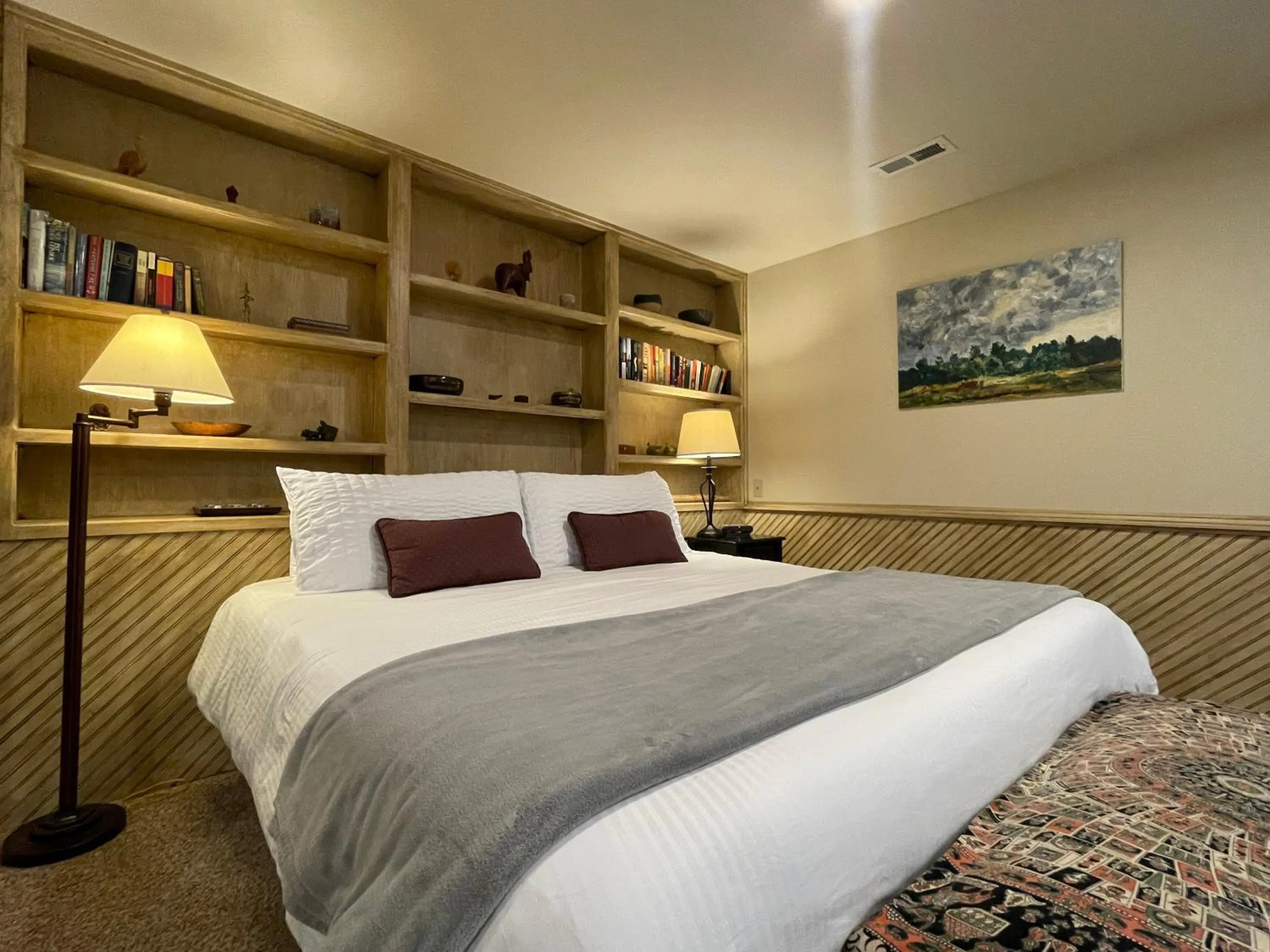 Couples Retreat with Hot Tub, Sauna and Steam Room