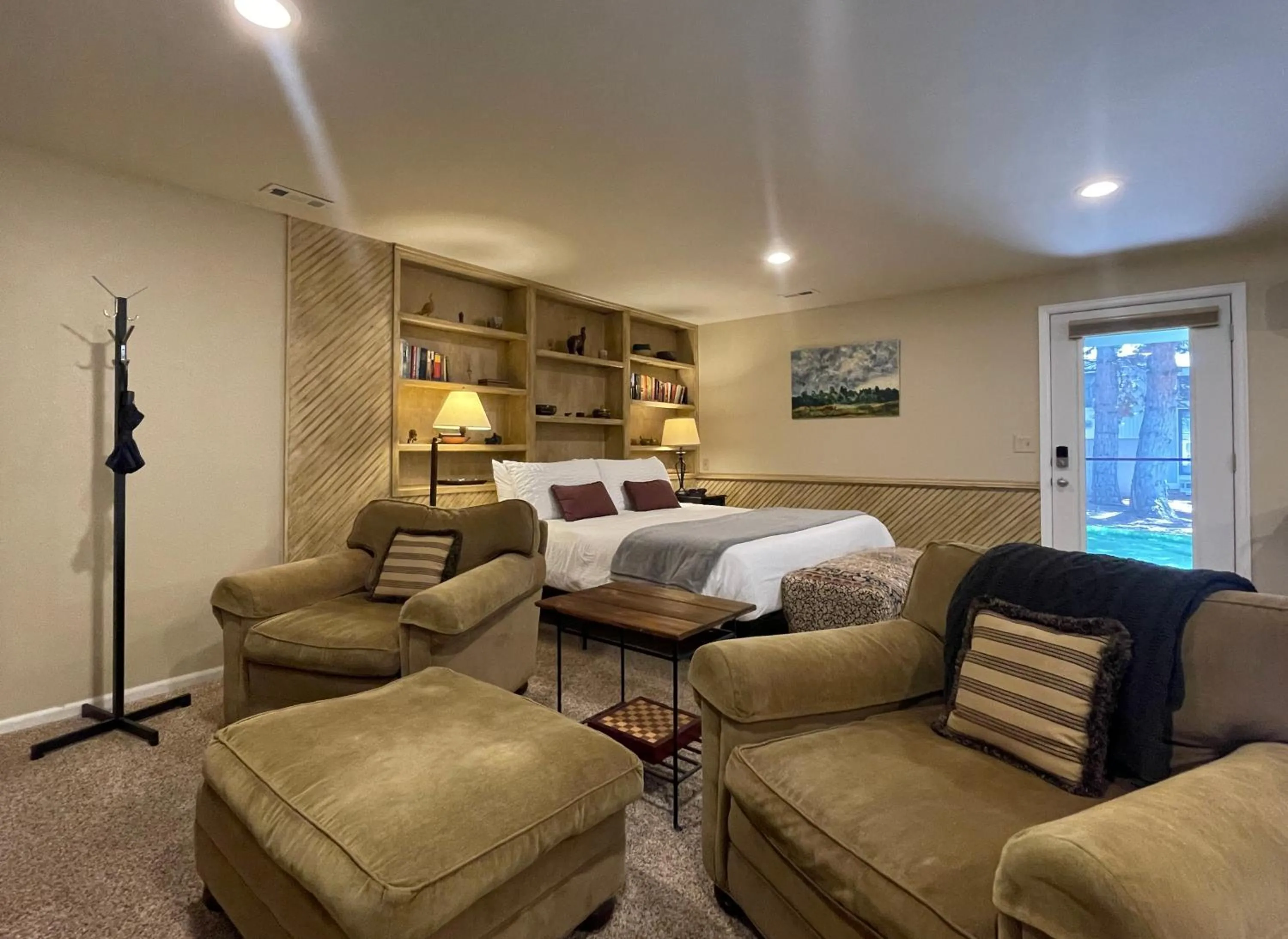 Couples Retreat with Hot Tub, Sauna and Steam Room