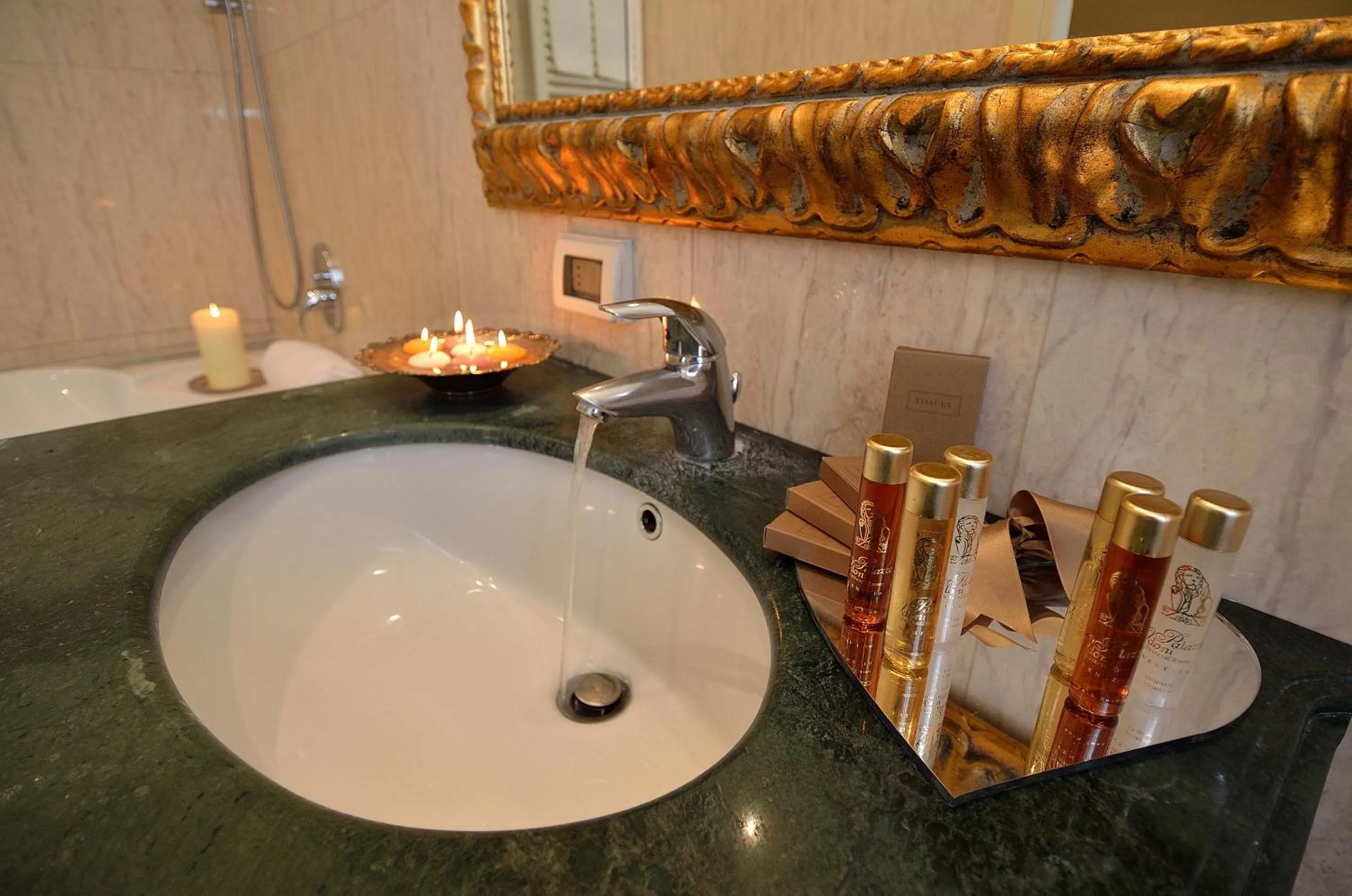 Bathroom in Palazzo Odoni