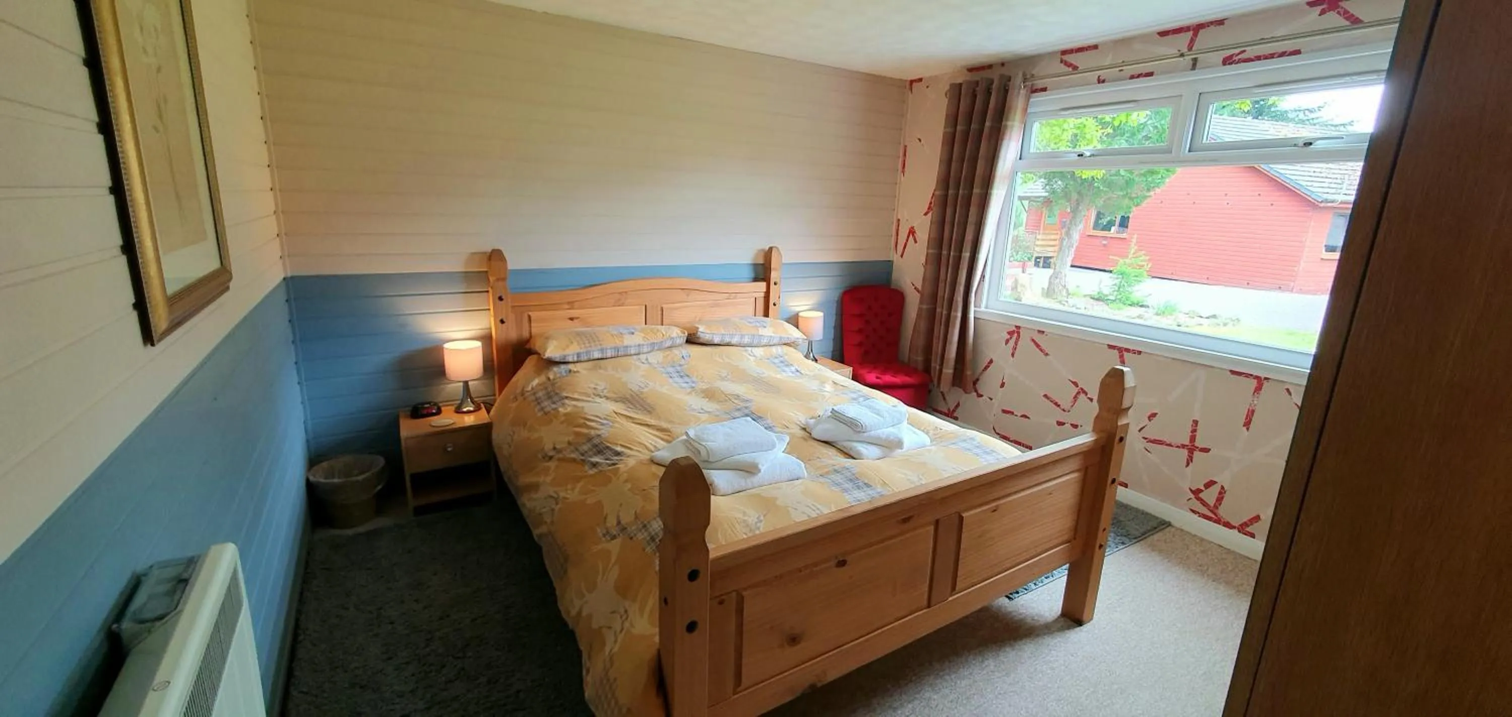 Bedroom, Bed in Torcroft Lodges