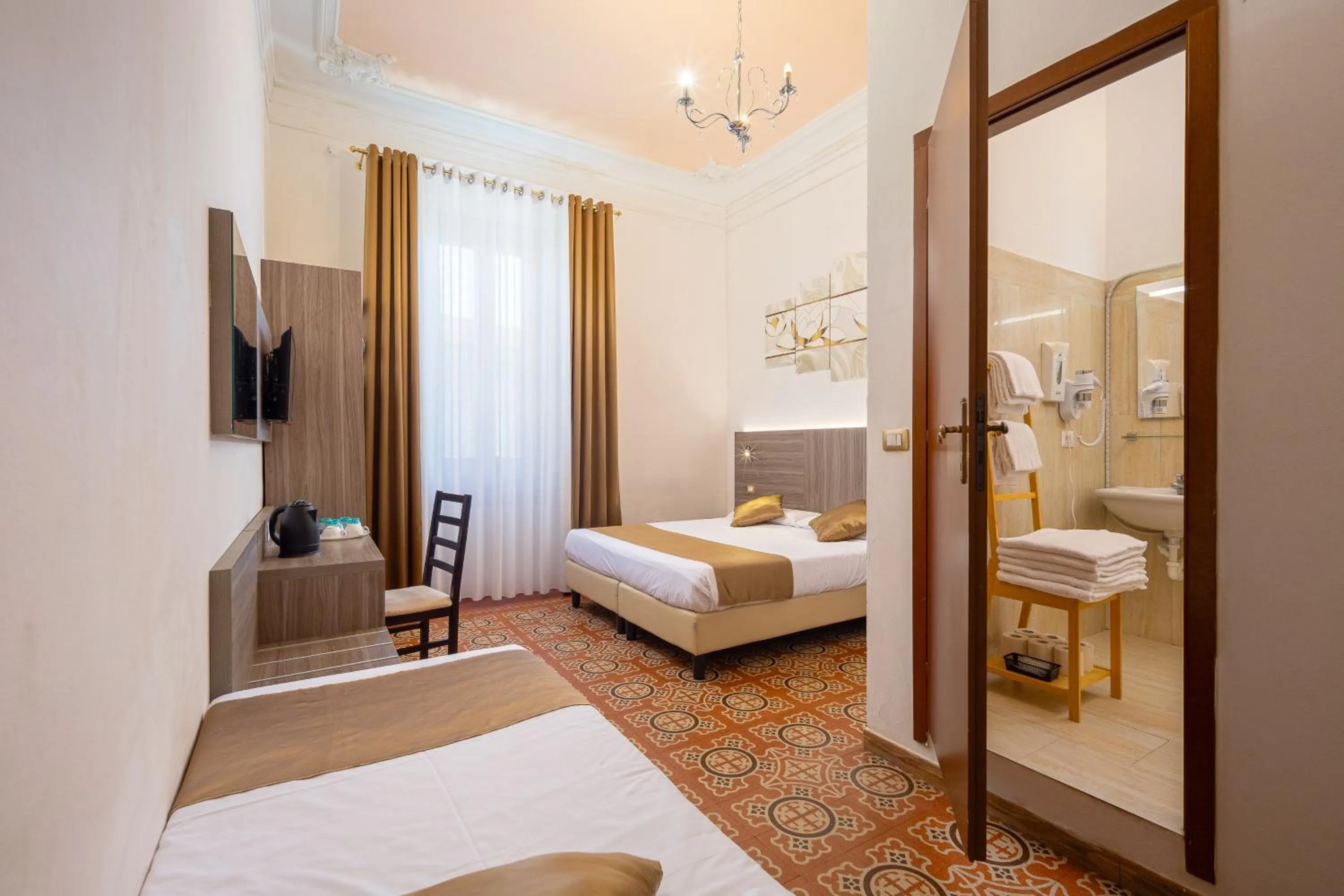 Bedroom, Bed in Astrid Hotel