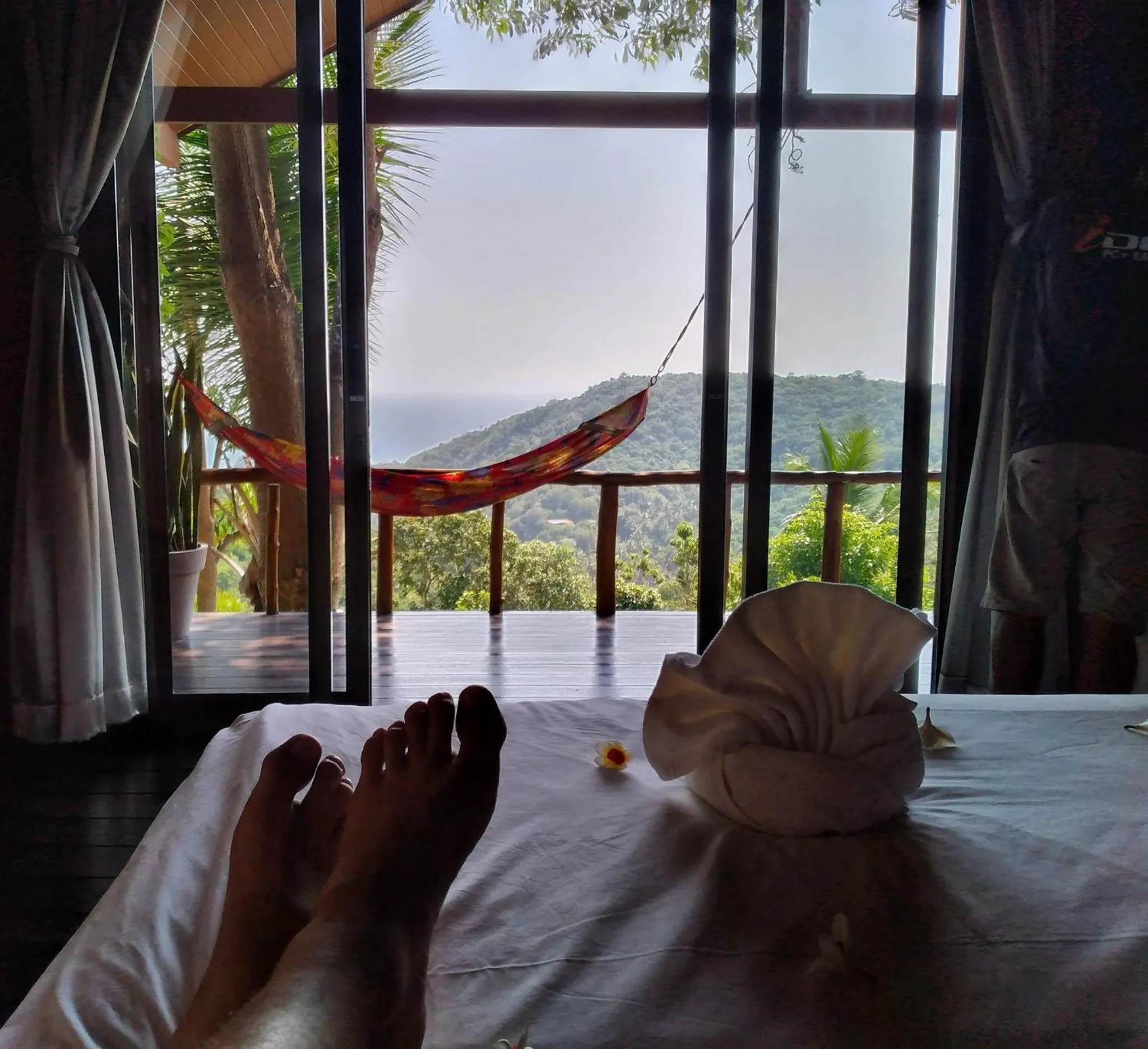 Bed in Tree House Bungalows Koh Tao