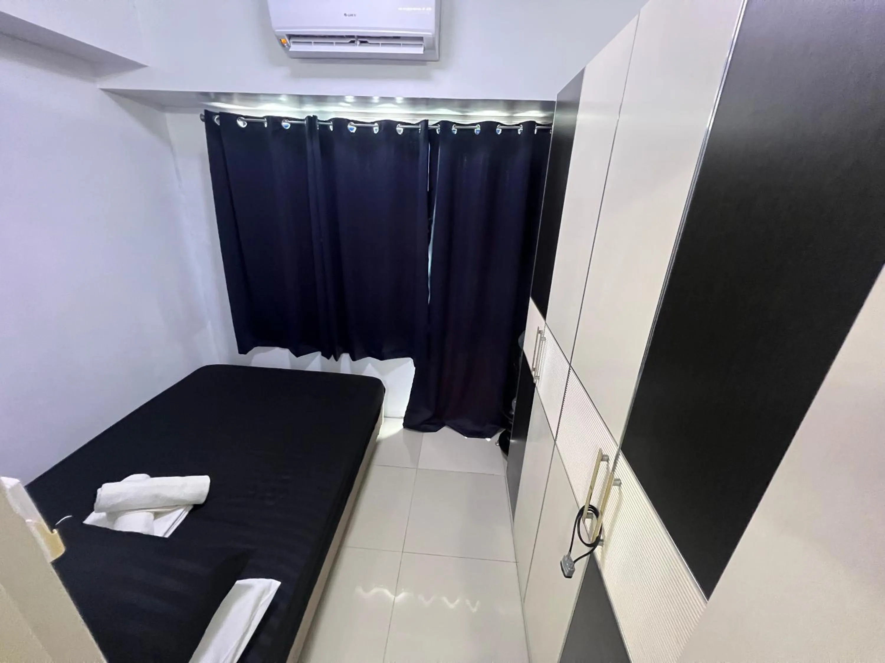 Sea Residences Mall of Asia by Jermel