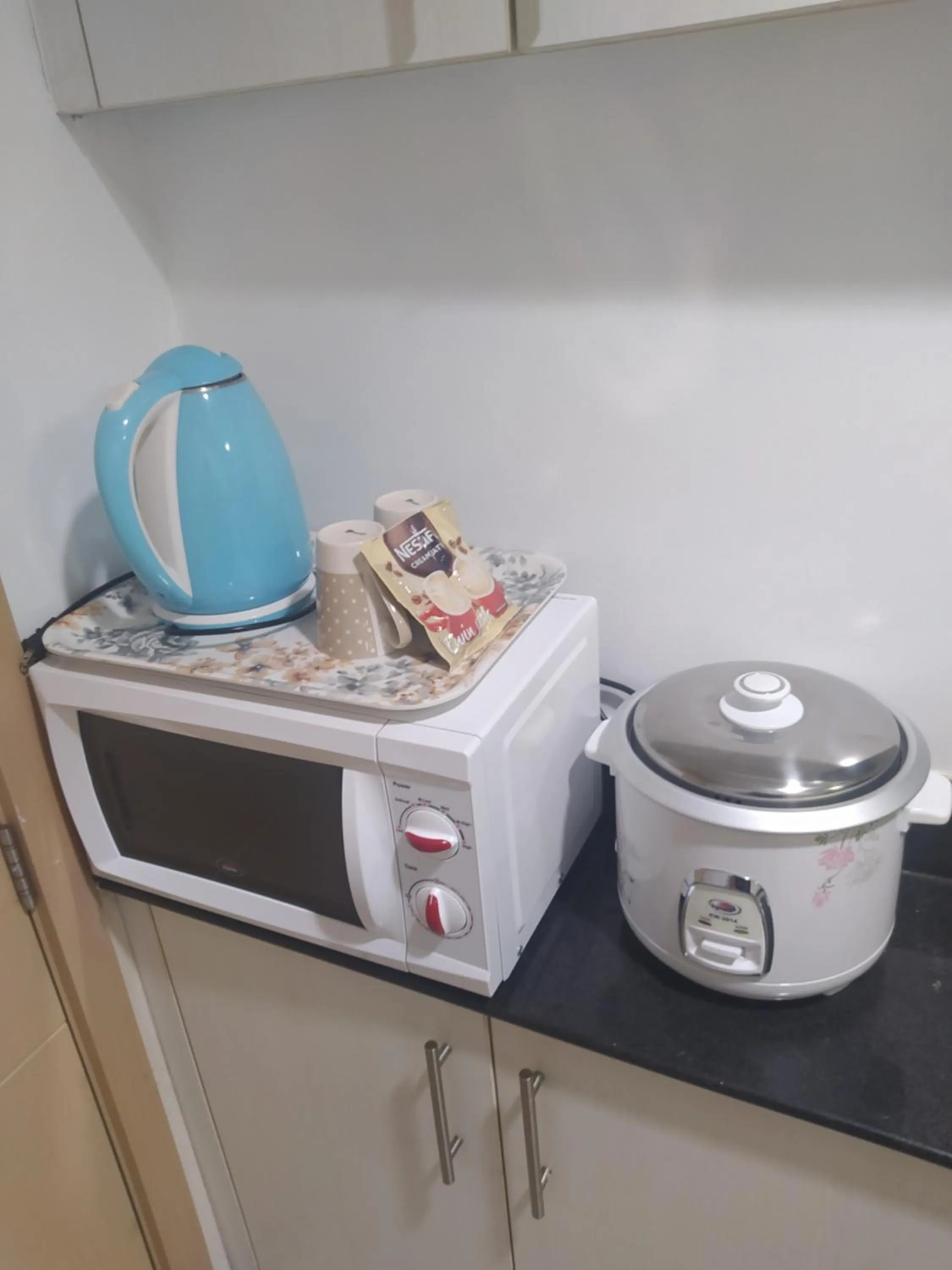 Coffee/tea facilities in Sea Residences Mall of Asia by Jermel