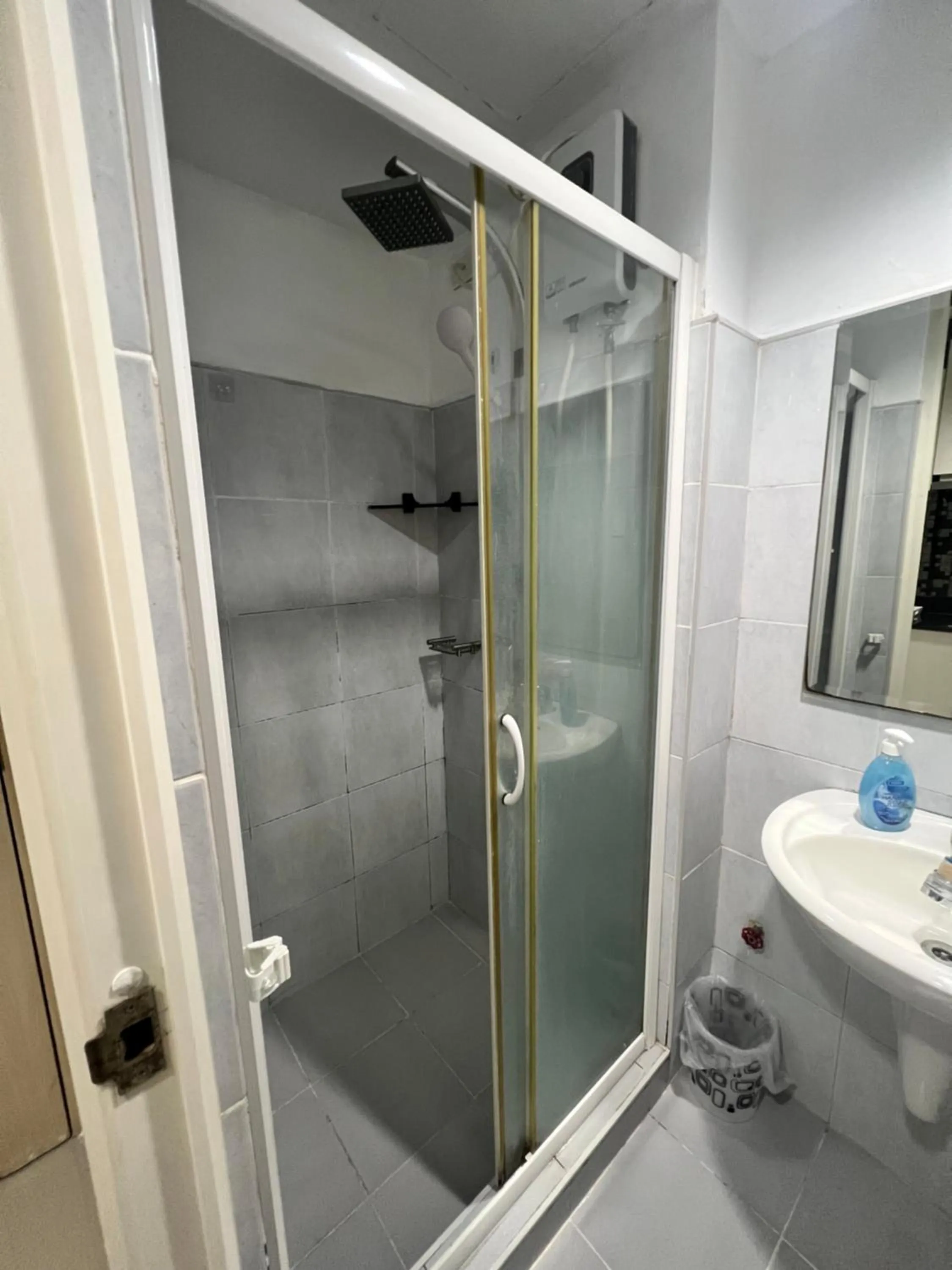 Sea Residences Mall of Asia by Jermel