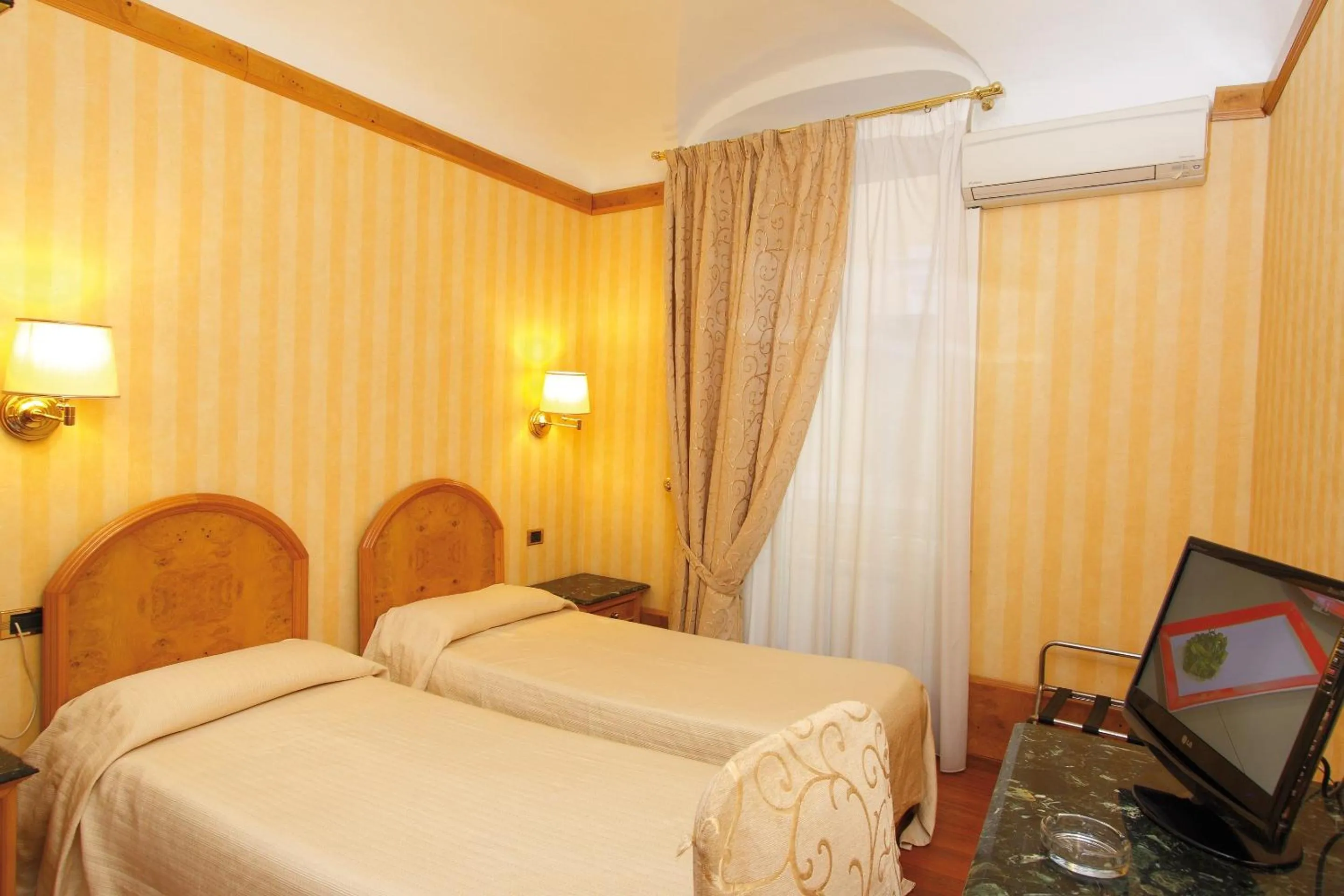 TV and multimedia in Hotel Miro'